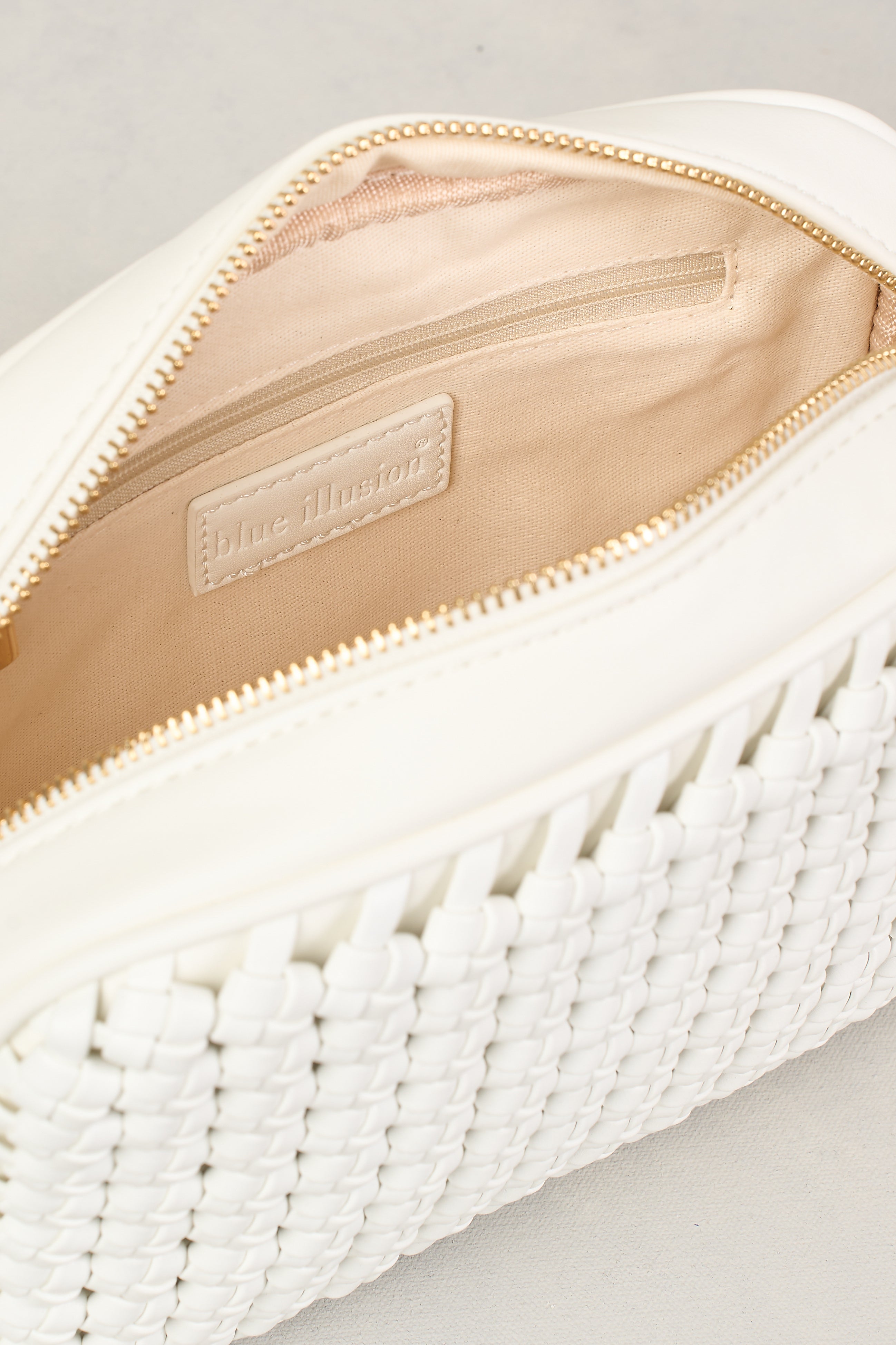 Stylish Woven Camera Bag for Women & Men - Lightweight & Durable White Crossbody Bag - Perfect for Travel, Photography & Everyday Use