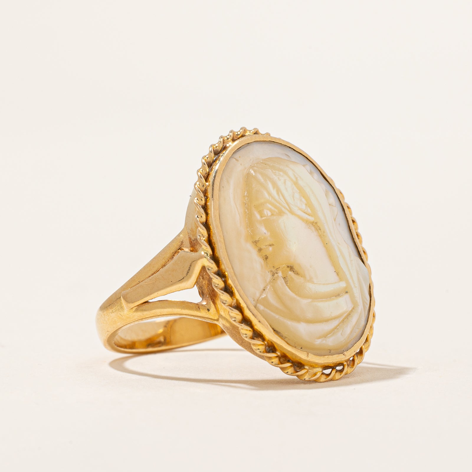 Vintage Mother of Pearl Carved Cameo Ring - 4.50ct Genuine Pearl - Size 7.5 - Handcrafted Jewelry for Women - Perfect for Weddings, Anniversaries & Special Occasions