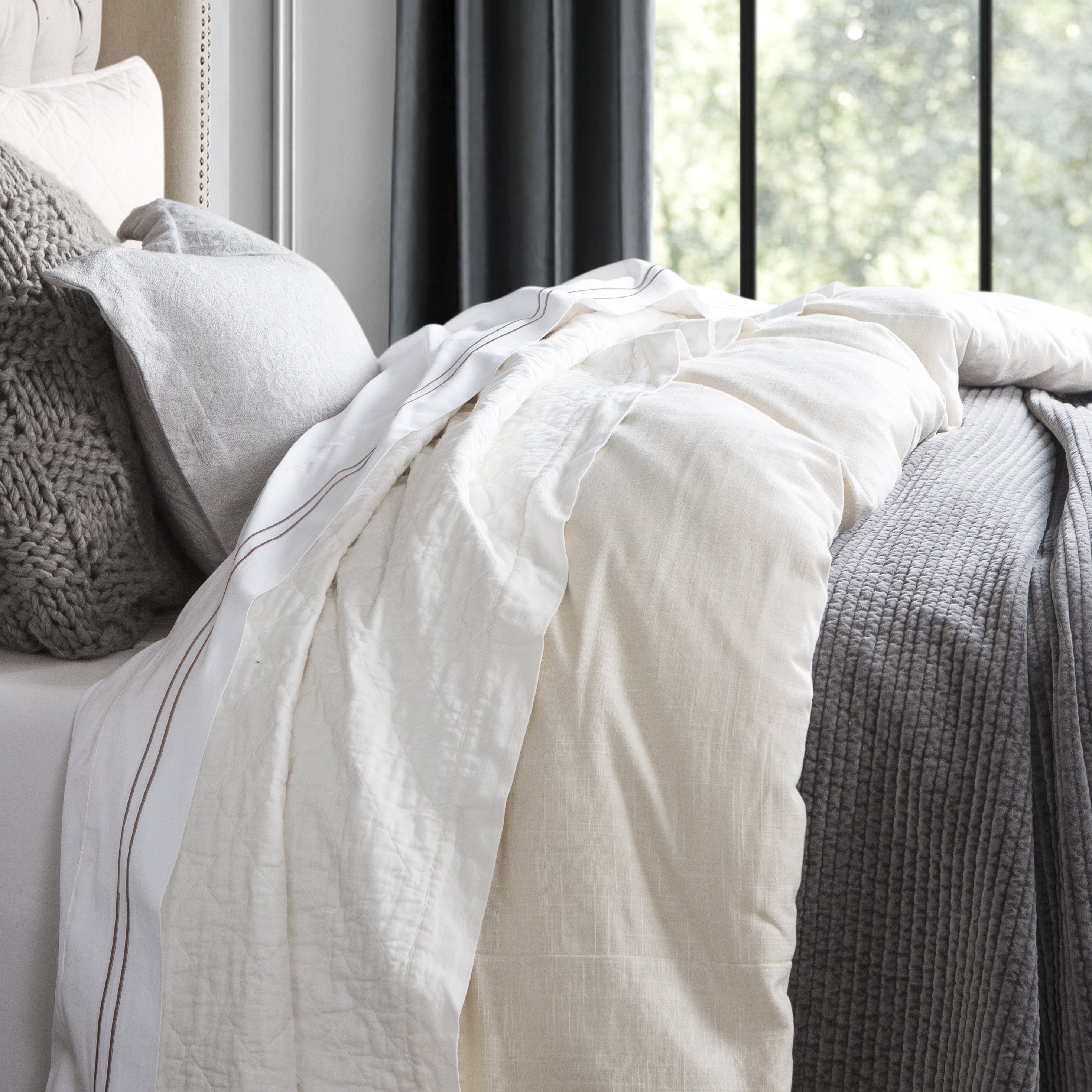 Hera Washed Linen Flange Bedding Set - Queen Size 4-Piece Set with Pillowcases & Duvet Cover - Breathable & Soft for All Seasons - Perfect for Master Bedroom, Guest Room & Vacation Homes