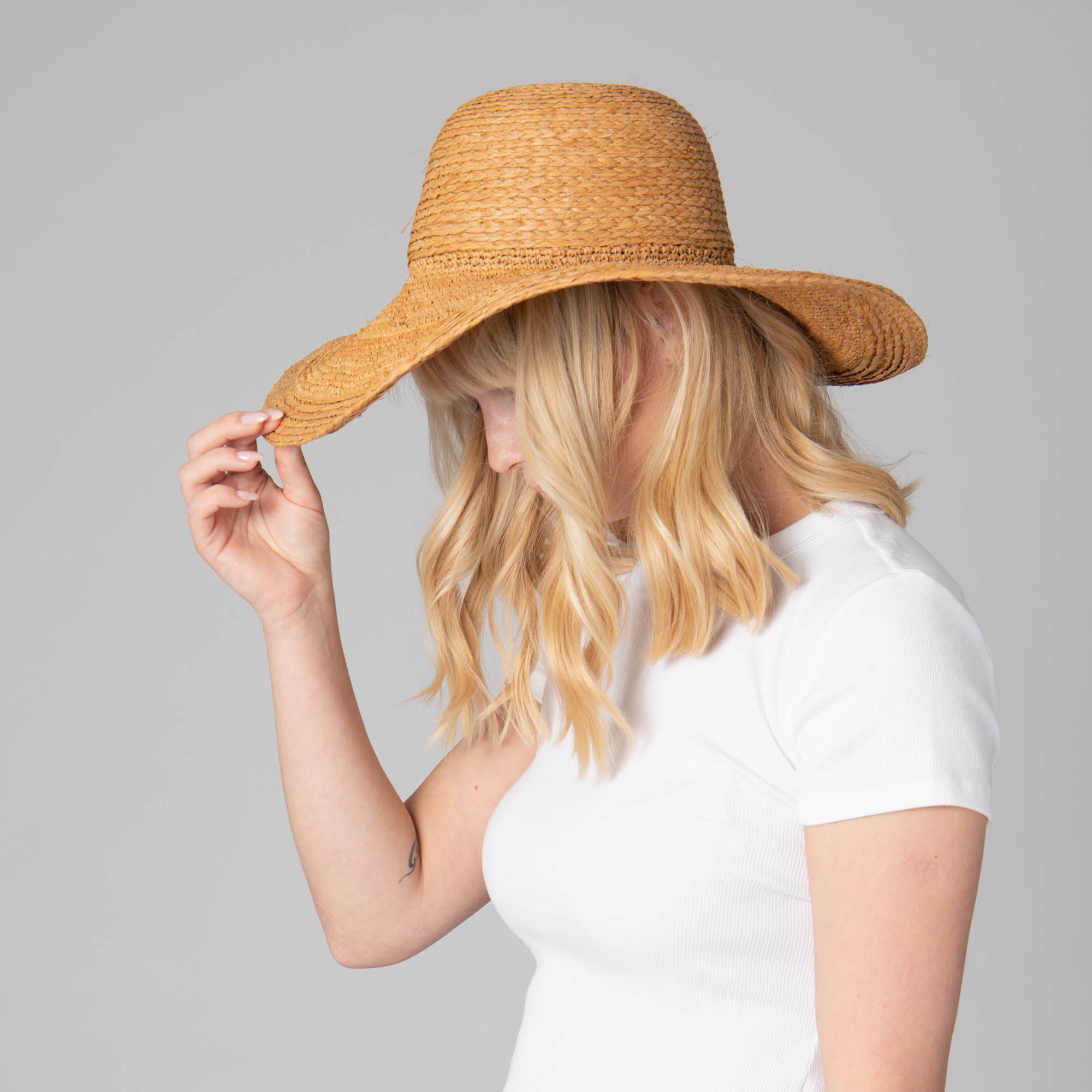 Stylish Raffia Braid Round Crown Sun Hat for Women - UV Protection Wide Brim Beach Hat for Summer, Vacations & Outdoor Activities
