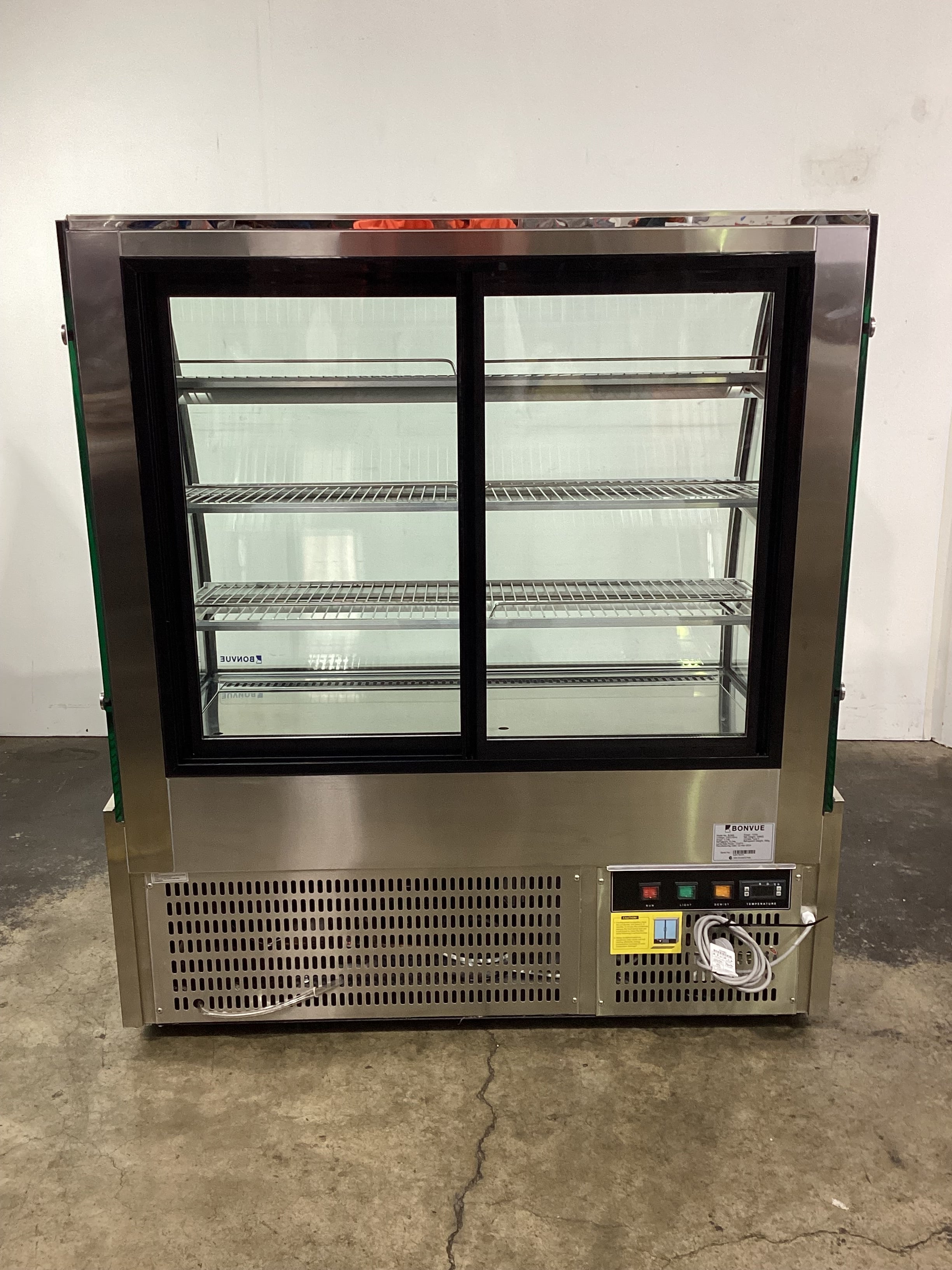 Bonvue SL840 Commercial Refrigerated Display Case for Cold Food Storage - Ideal for Restaurants, Delis, and Supermarkets