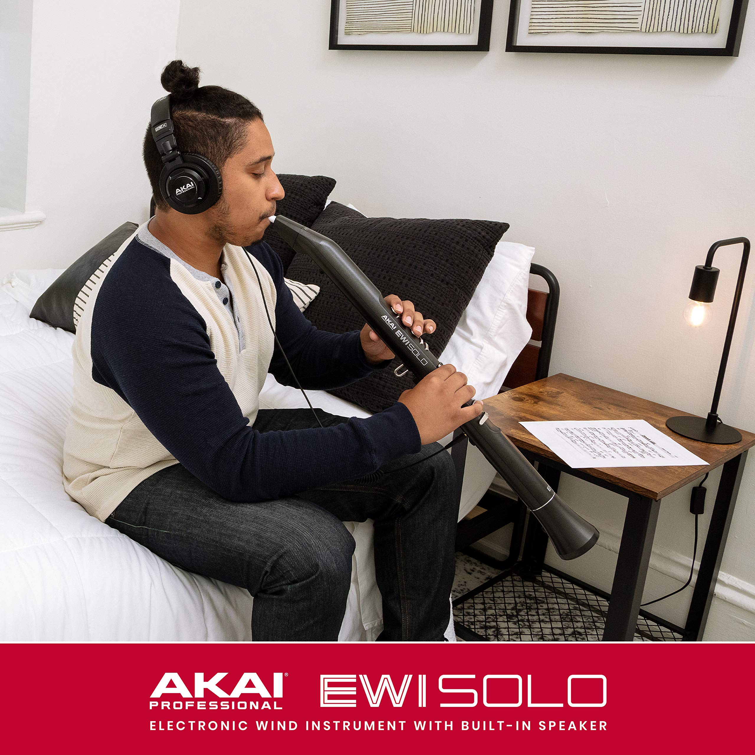 AKAI Professional EWI Solo Electronic Wind Instrument - Portable Digital Wind Controller with 200 Sounds, Built-in Speaker, Rechargeable Battery & USB MIDI Connectivity (Black) - Perfect for Live Performances, Studio Recording & Music Education