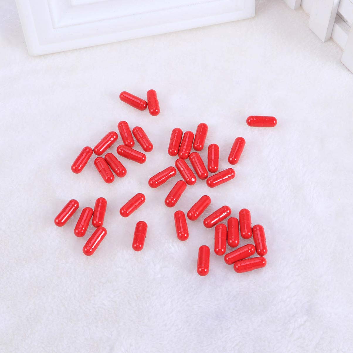 Happyyami 12pcs Fake Blood Powder & Blood Pills - Realistic Halloween Prank Accessories for Scary Makeup, Party Tricks & Horror Cosplay - Perfect for Haunted Houses, Movie Effects & Practical Jokes