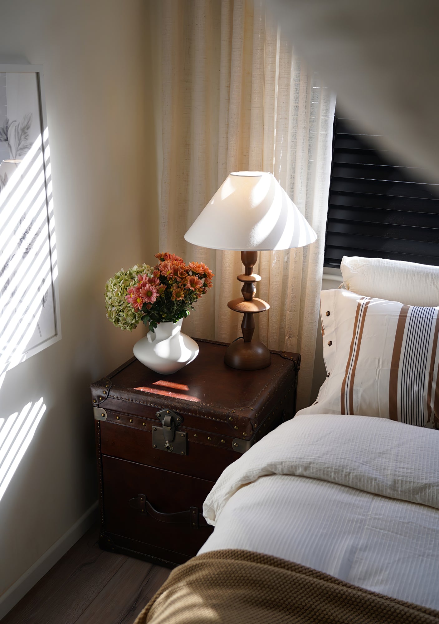 Handcrafted Wooden Table Lamp - Natural Wood Finish, Modern & Rustic Home Decor for Living Room, Bedroom, or Office - Perfect for Cozy Reading Nooks & Ambient Lighting