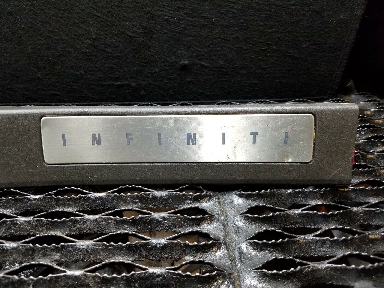 04-07 Infiniti QX56 Right Rear Passenger Door Sill Scuff Plate Trim OEM Replacement - Perfect for Off-Roading & Daily Protection