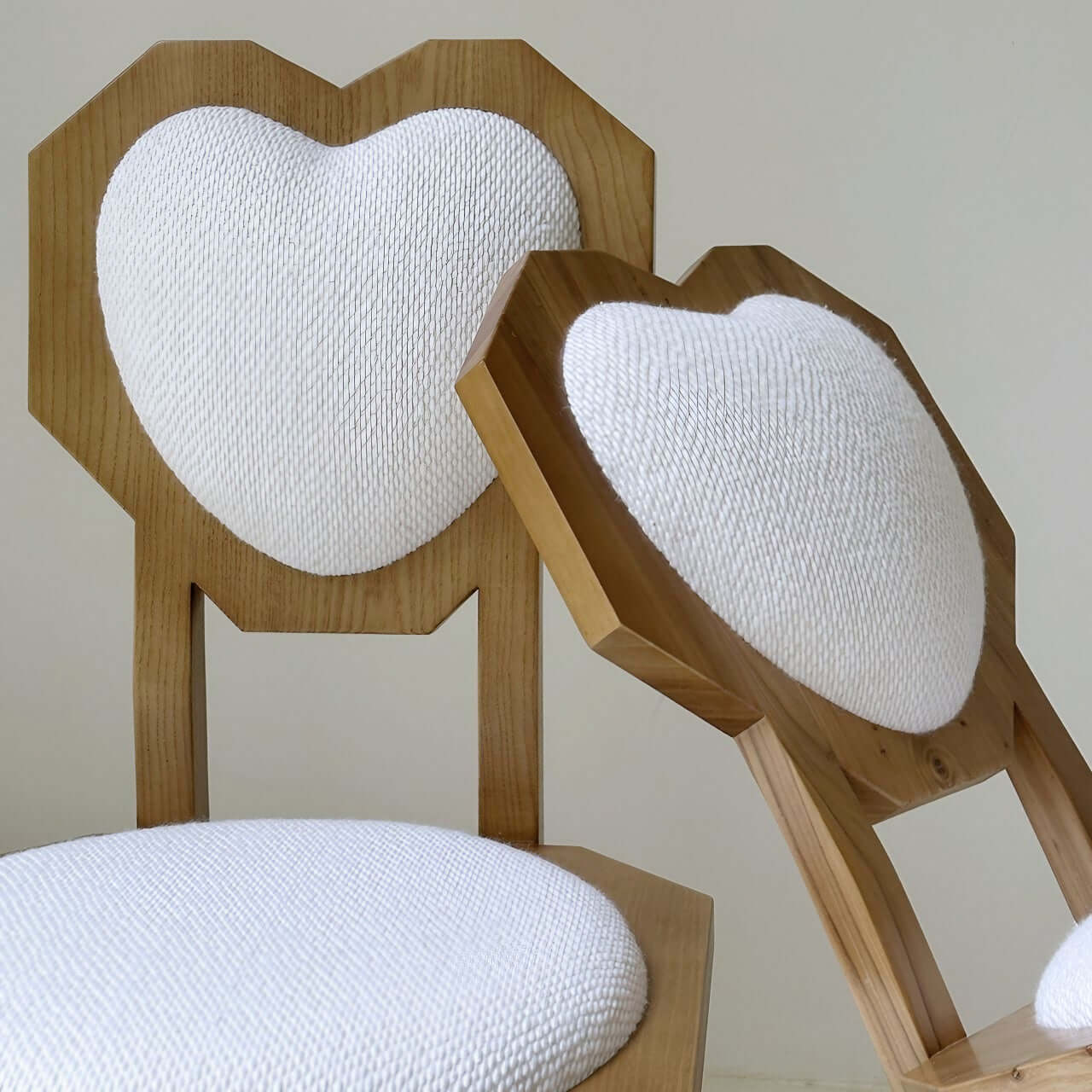 Elegant White Woolen Heart-Shaped Back Dining Chair - Single Seat for Home, Cafe & Office Decor - Perfect for Living Room, Bedroom & Dining Area