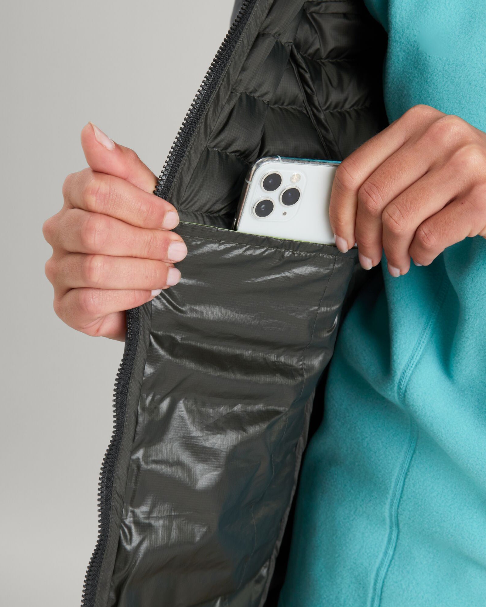 Women's Heli R Down Parka Jacket - Black Stingray Color - Warm Winter Coat for Outdoor Activities & Cold Weather