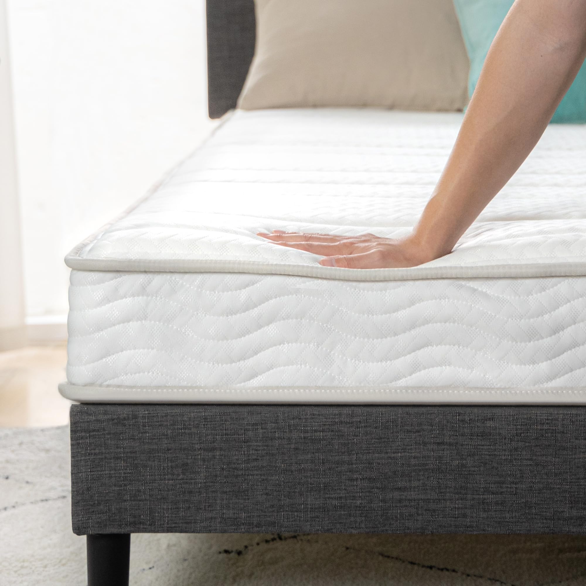 ZINUS 6 Inch Hybrid Mattress - Twin XL Size, Fiberglass Free, Medium Firm Support, CertiPUR-US Certified Foam & Fabric | Perfect for Guest Rooms, Dorms & Small Spaces | Mattress in a Box for Easy Setup