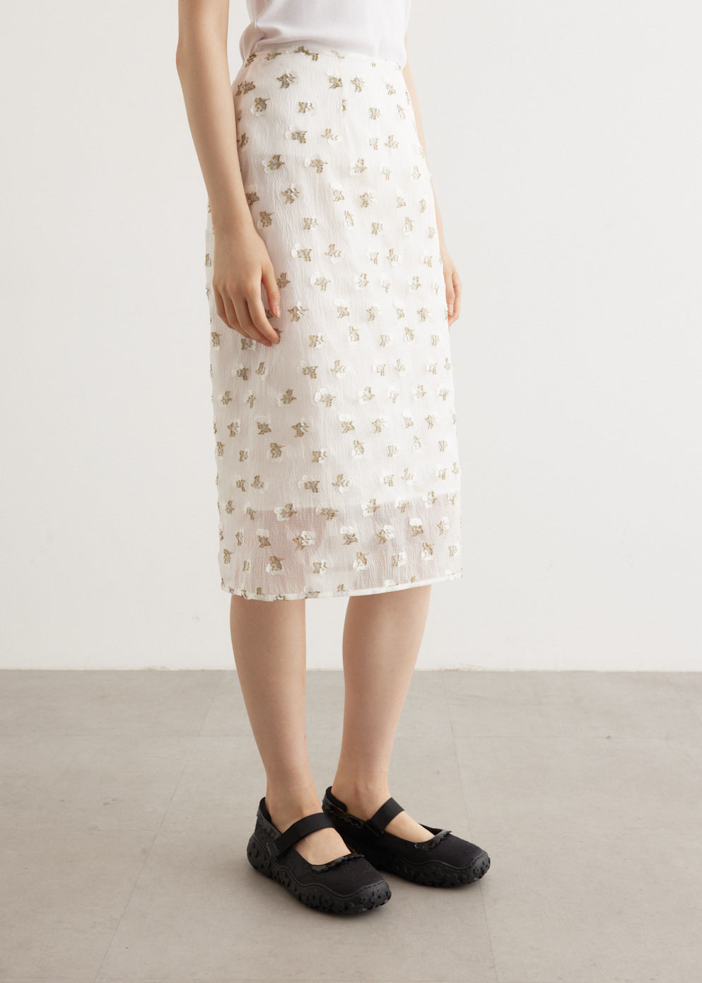 Ditte Floral Embroidered White Borage Cloqué Midi Dress - Size 4 | 24Rtw17003 | Perfect for Summer Weddings & Garden Parties