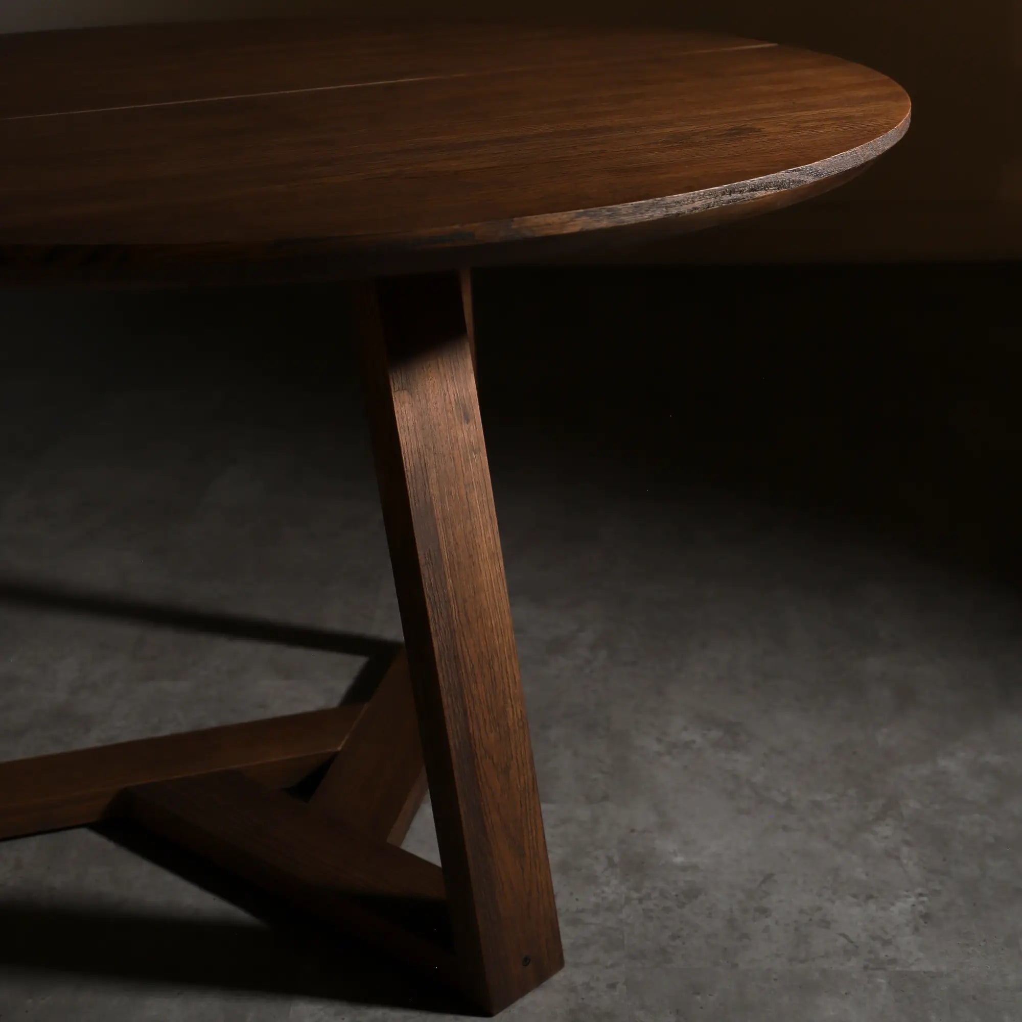 Stylish Cascais Round Dining Table - Modern Wooden Kitchen Table for 4-6 People | Perfect for Small Spaces, Breakfast Nooks & Cozy Family Meals