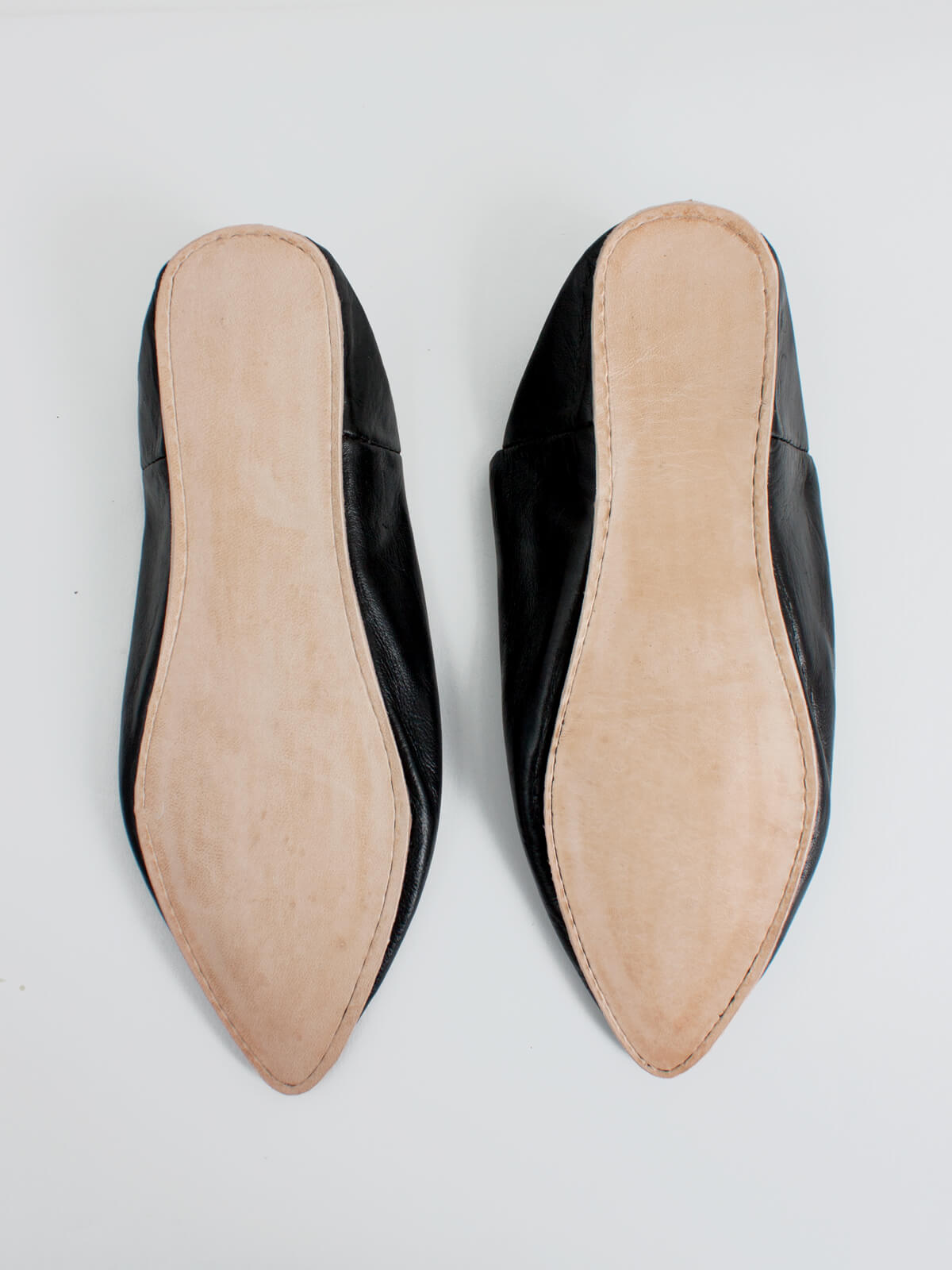 Authentic Moroccan Men's Pointed Babouche Slippers - Comfortable Leather House Shoes in Black | Perfect for Home, Lounge & Cultural Events