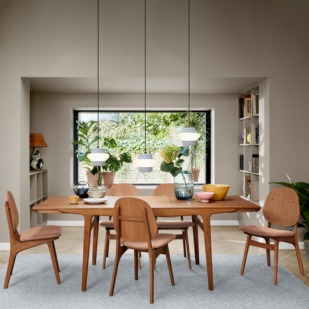Evermore Extendable Dining Table - Expandable Wooden Table for 6 to 10 People - Perfect for Family Gatherings & Dinner Parties
