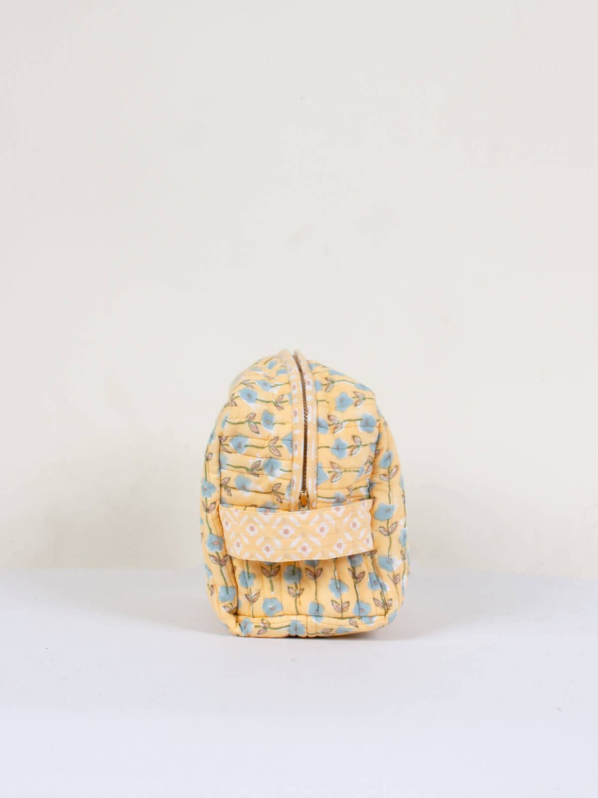 Buttermilk Garland Washbag - Waterproof Travel Cosmetic Bag for Women & Men - Perfect for Gym, Beach, and Vacation Essentials Storage