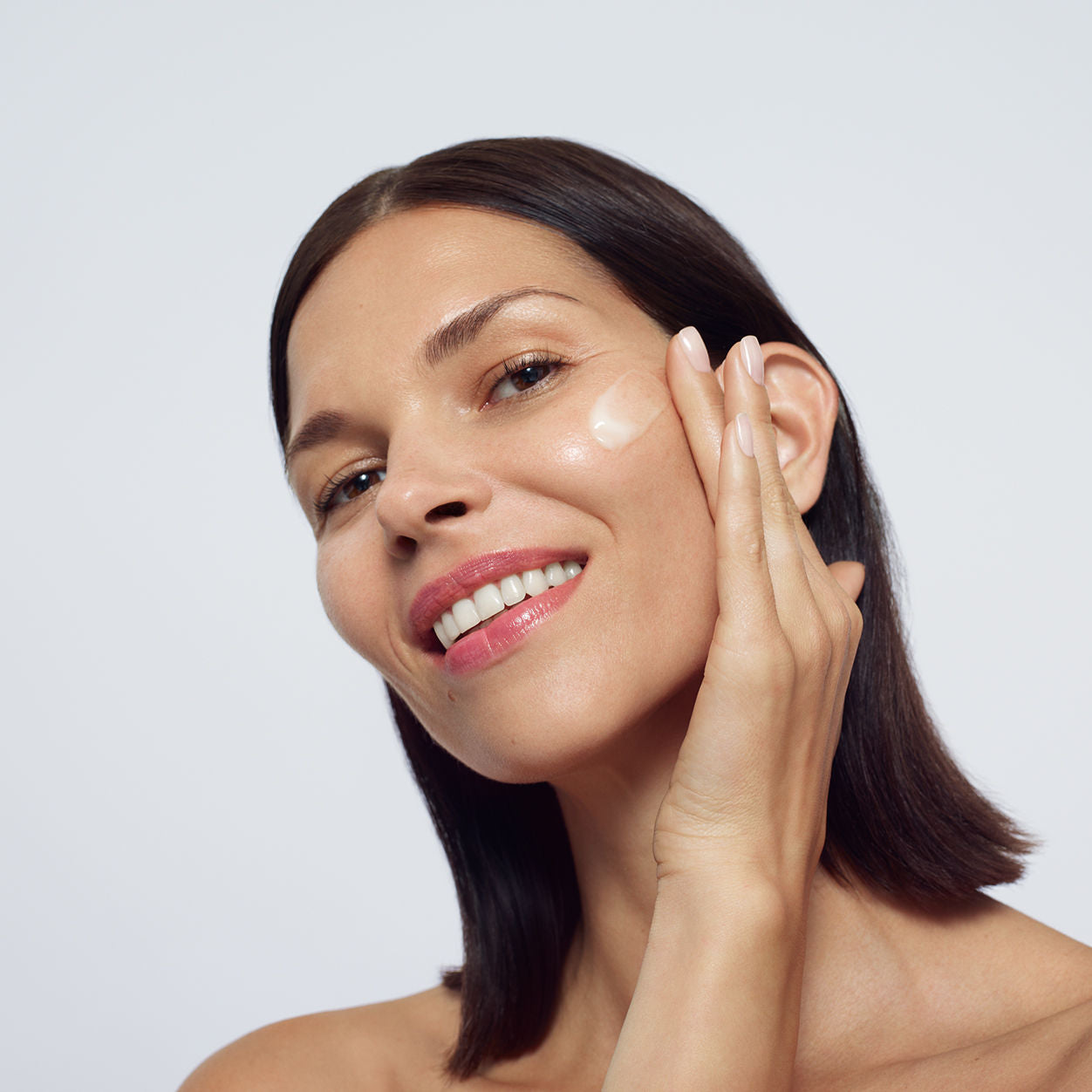 Black Diamond Anti-Aging Serum for Face - Vitamin C & Hyaluronic Acid Skincare Treatment - Brightens, Hydrates & Reduces Wrinkles - Perfect for Night Routine & Daily Skincare Regimen