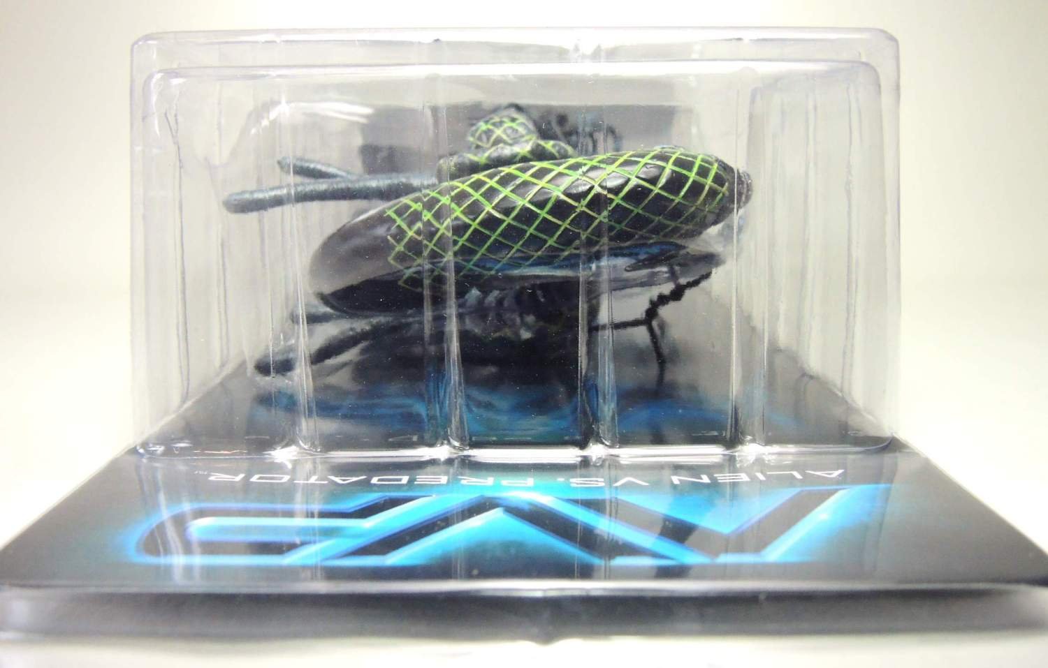 NECA Aliens Series 7 AvP Grid 7-Inch Scale Action Figure - Collectible Alien vs Predator Movie Character Toy for Display & Role Play