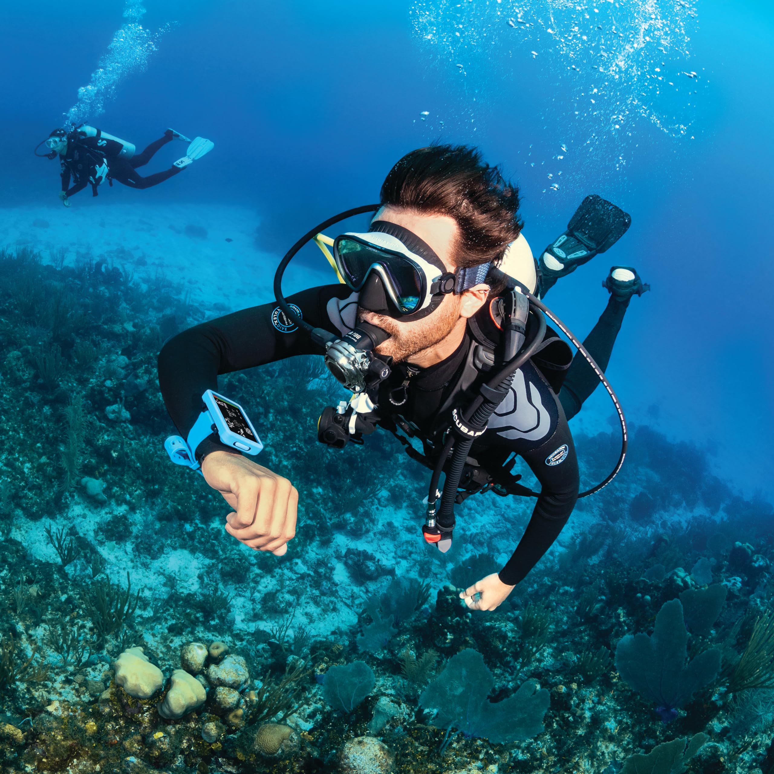 SCUBAPRO Luna 2.0 AI Wrist Dive Computer with Bluetooth - Air Integrated Digital Watch for Scuba Diving - Includes Protective Case & Silicone Band - Perfect for Recreational & Technical Divers