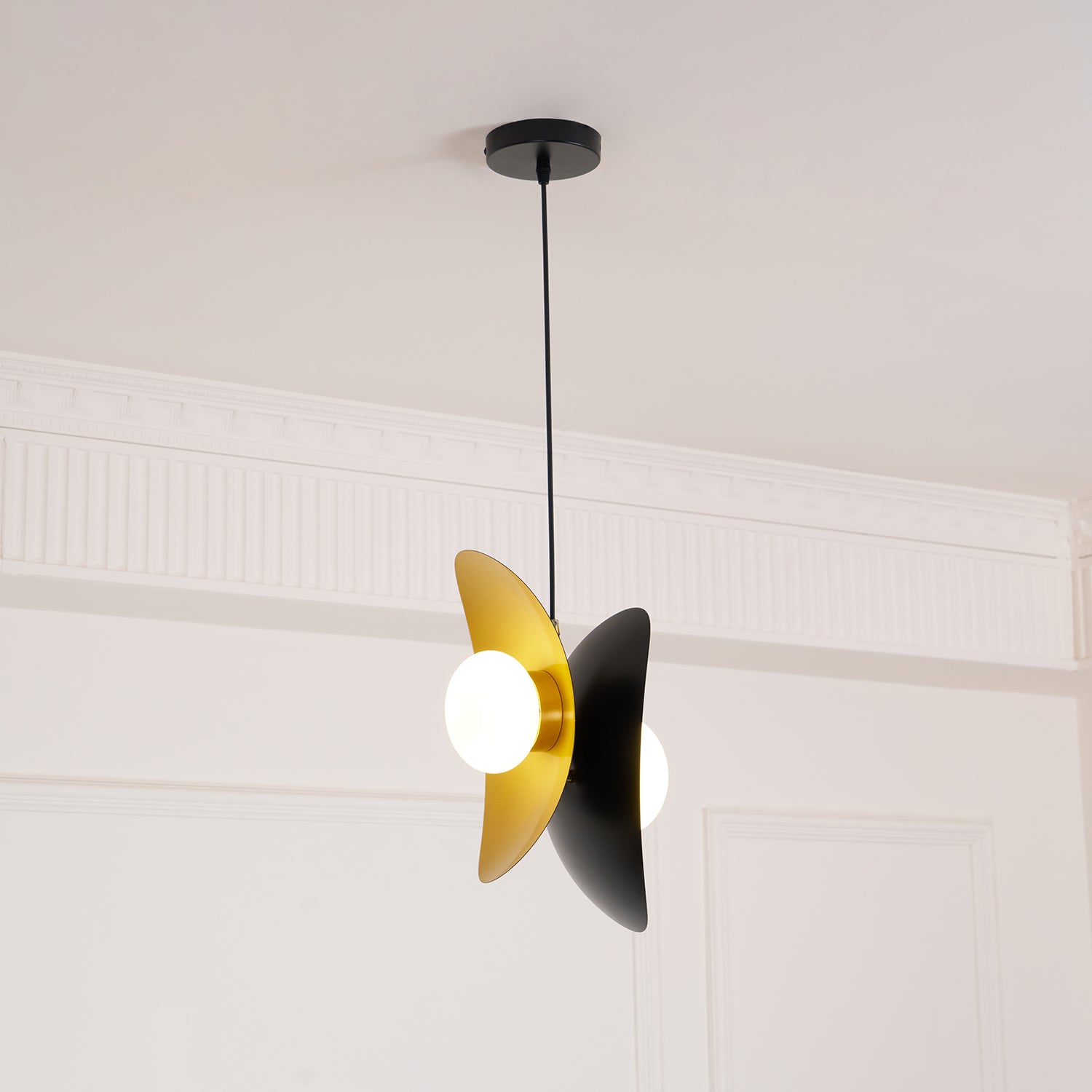 Golden Petal Pendant Lamp - Elegant Floral Chandelier Lighting for Dining Room, Bedroom & Living Room Decor