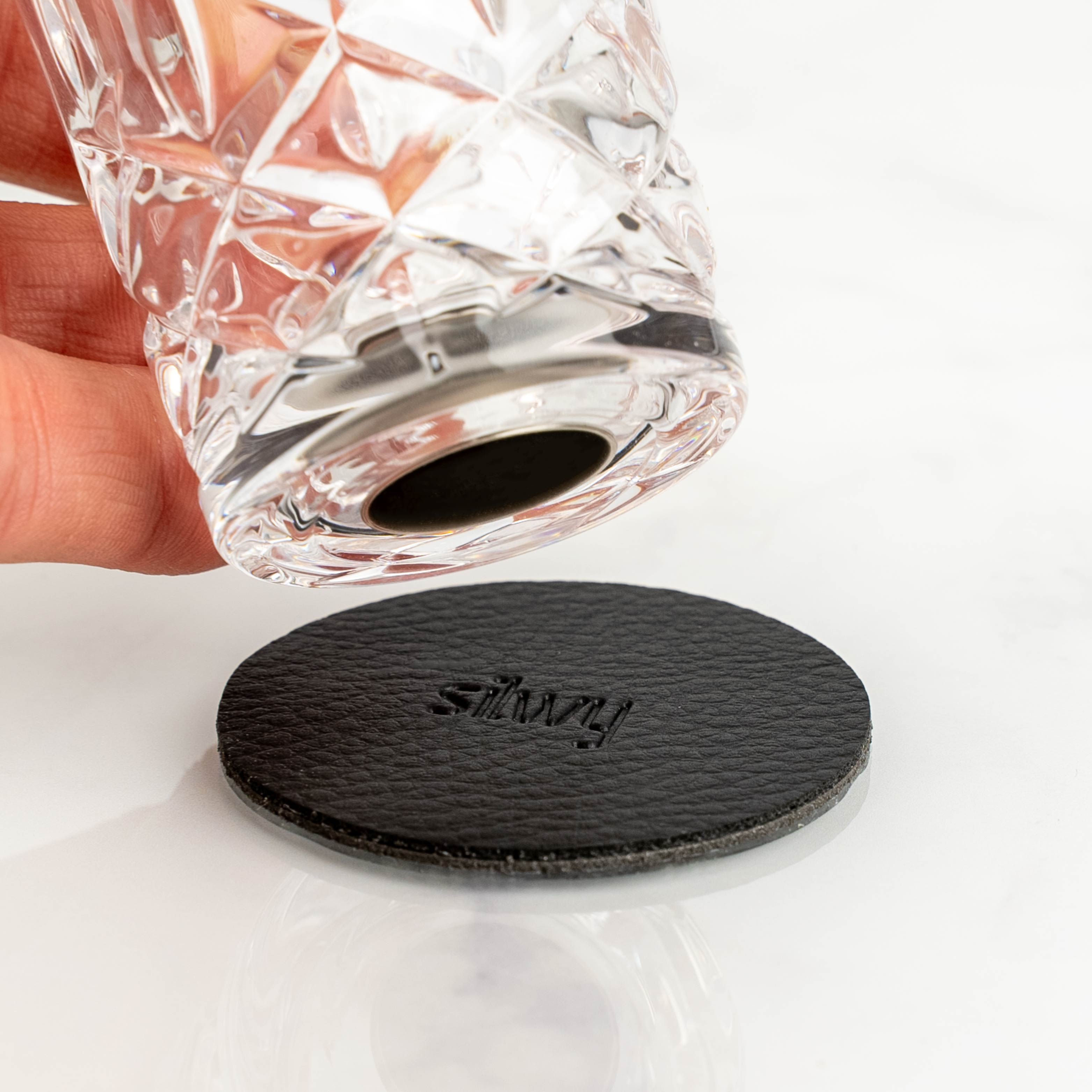 Premium Crystal Shot Glasses with Magnet Base - Elegant Drinking Glasses for Whiskey, Vodka, Tequila - Perfect for Parties, Home Bars & Gifts