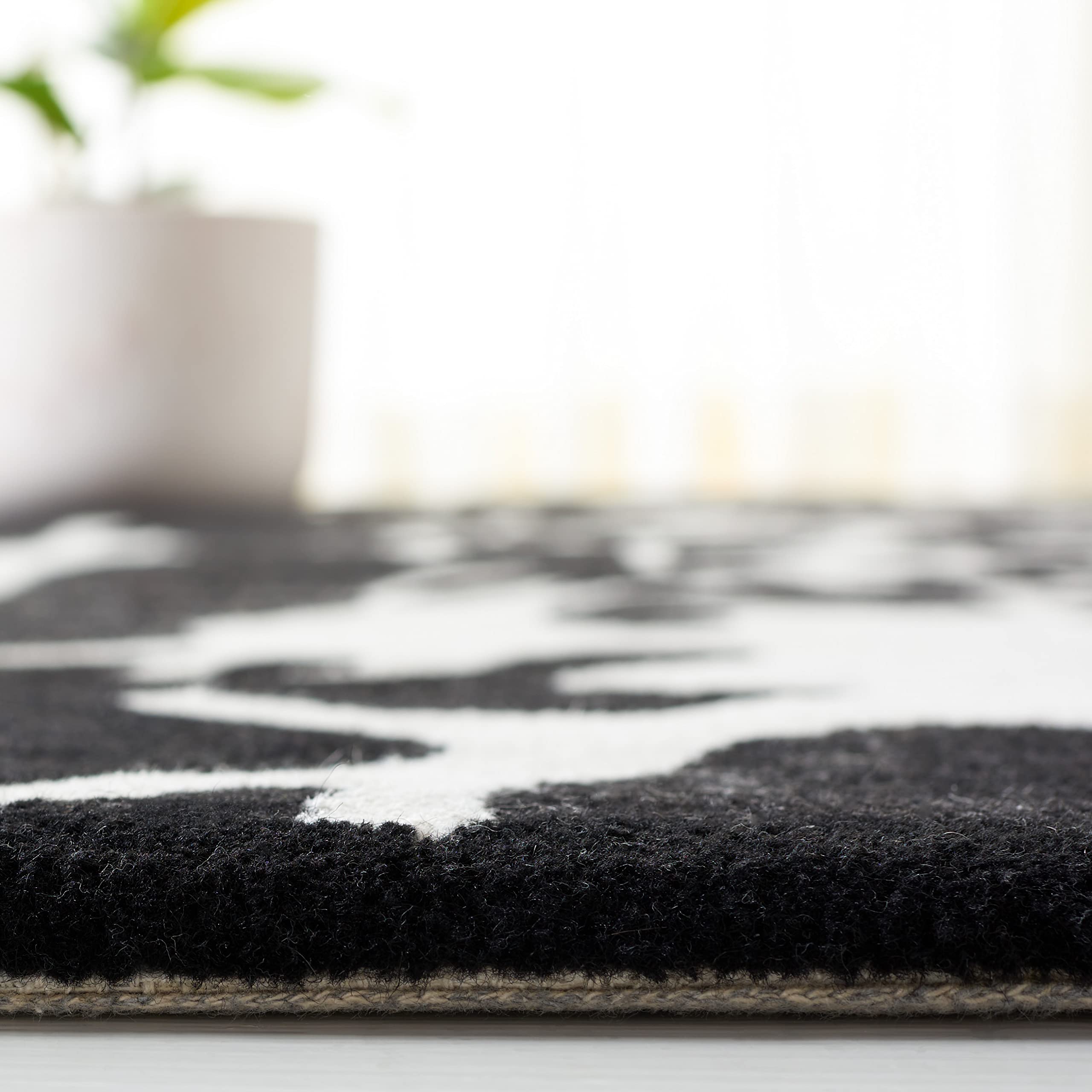 SAFAVIEH Soho Collection 8' Square Handmade Wool Area Rug - Black & Ivory - Durable for High Traffic Areas - Perfect for Living Room, Bedroom & Office Decor (SOH326A)