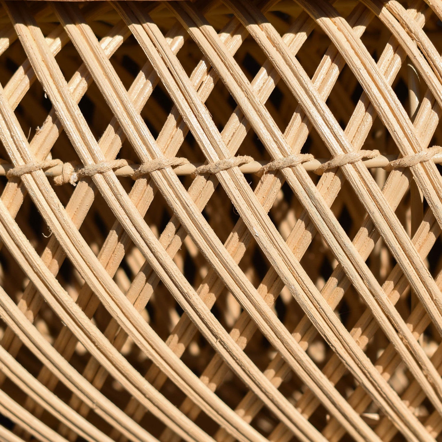 Natural Bayan Wave Coffee Table - Modern Wooden Living Room Table for Home Decor & Coffee Lovers