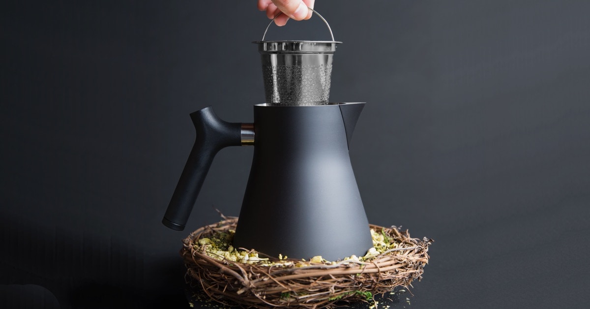 Premium Fellow Raven Tea Kettle with Built-in Steeper - Fast Boiling & Perfect Tea Brewing for Home, Office or Gifting | Ideal for Loose Leaf Tea, Herbal Infusions & Daily Tea Rituals