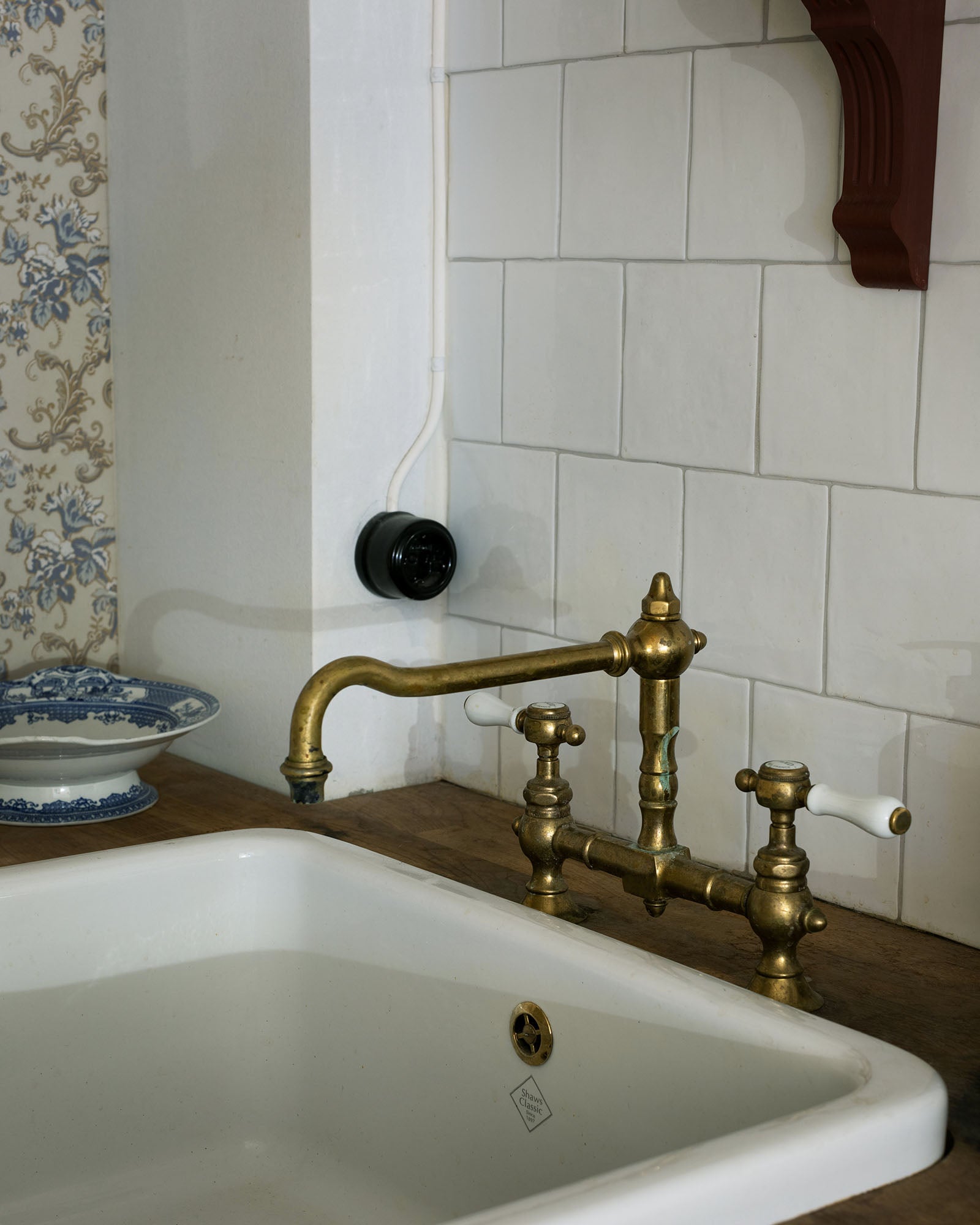Horus Victoria 2-Hole Brass Kitchen Faucet - Premium Matte Black Finish for Modern Sinks - Perfect for Home Renovation & Commercial Use