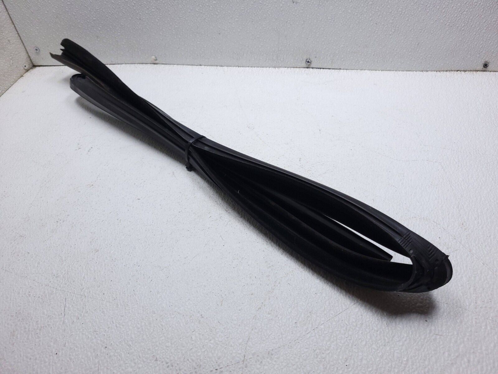 2006-2011 Mercedes ML500 Right Rear Passenger Door Weatherstrip Seal - OEM Replacement Part for Weather Protection & Noise Reduction - Perfect for Car Restoration & Maintenance