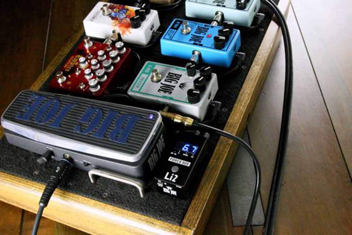 Big Joe Stomp Box Li2 Lithium Power Box (PB-109) - Portable Rechargeable Battery for Guitar Effects Pedals - Perfect for Live Performances & Studio Recording