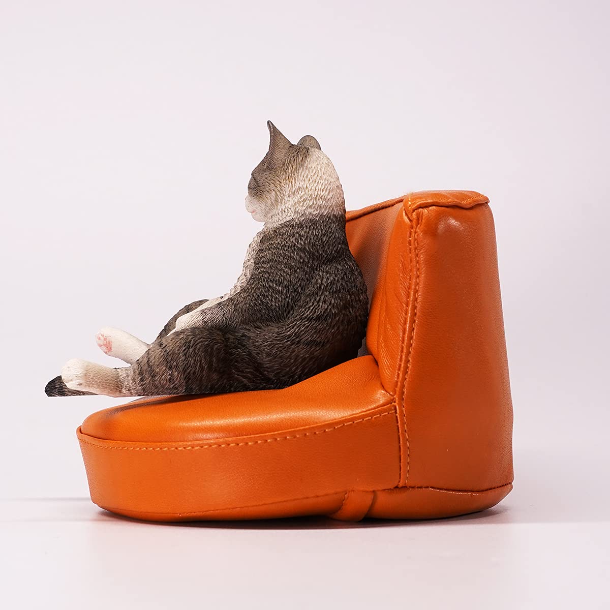 JXK Orange Cat Resin Figurine - Handcrafted Polyresin Cat Statue with Intricate Details, Perfect Home & Office Desk Decor for Cat Lovers | Ideal Gift for Birthday, Housewarming & Cat-Themed Parties