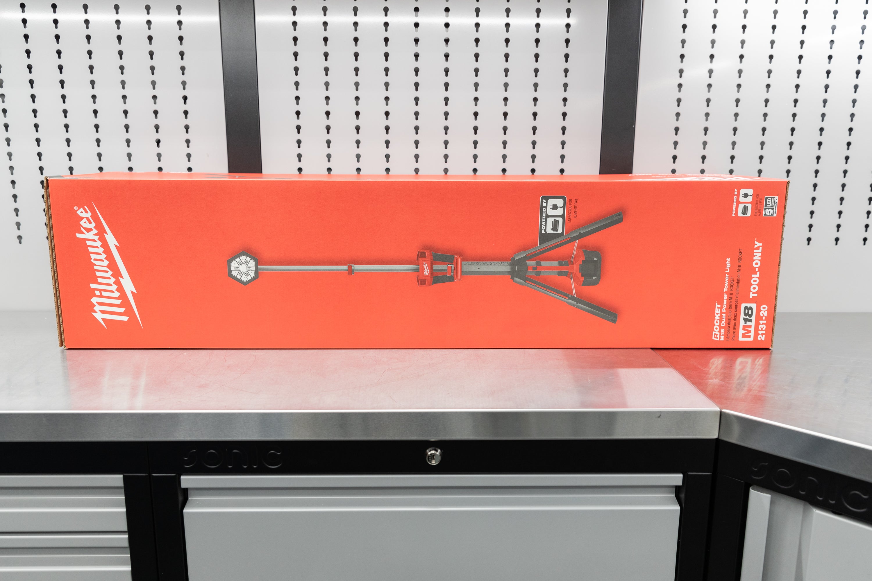 Milwaukee M18™ ROCKET™ Dual Power Tower Light - Rechargeable LED Work Light for Construction Sites, Camping & Emergency Use