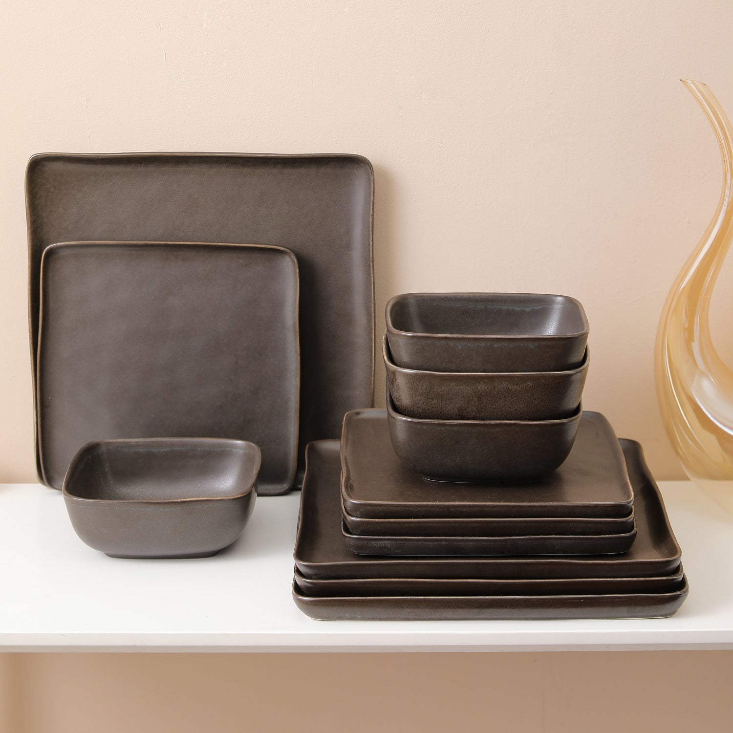 Premium Jonny Stoneware Dinnerware Set - Elegant Brown 16-Piece Dinnerware for Family & Entertaining - Durable Stoneware Plates, Bowls & Mugs for Everyday Use & Special Occasions