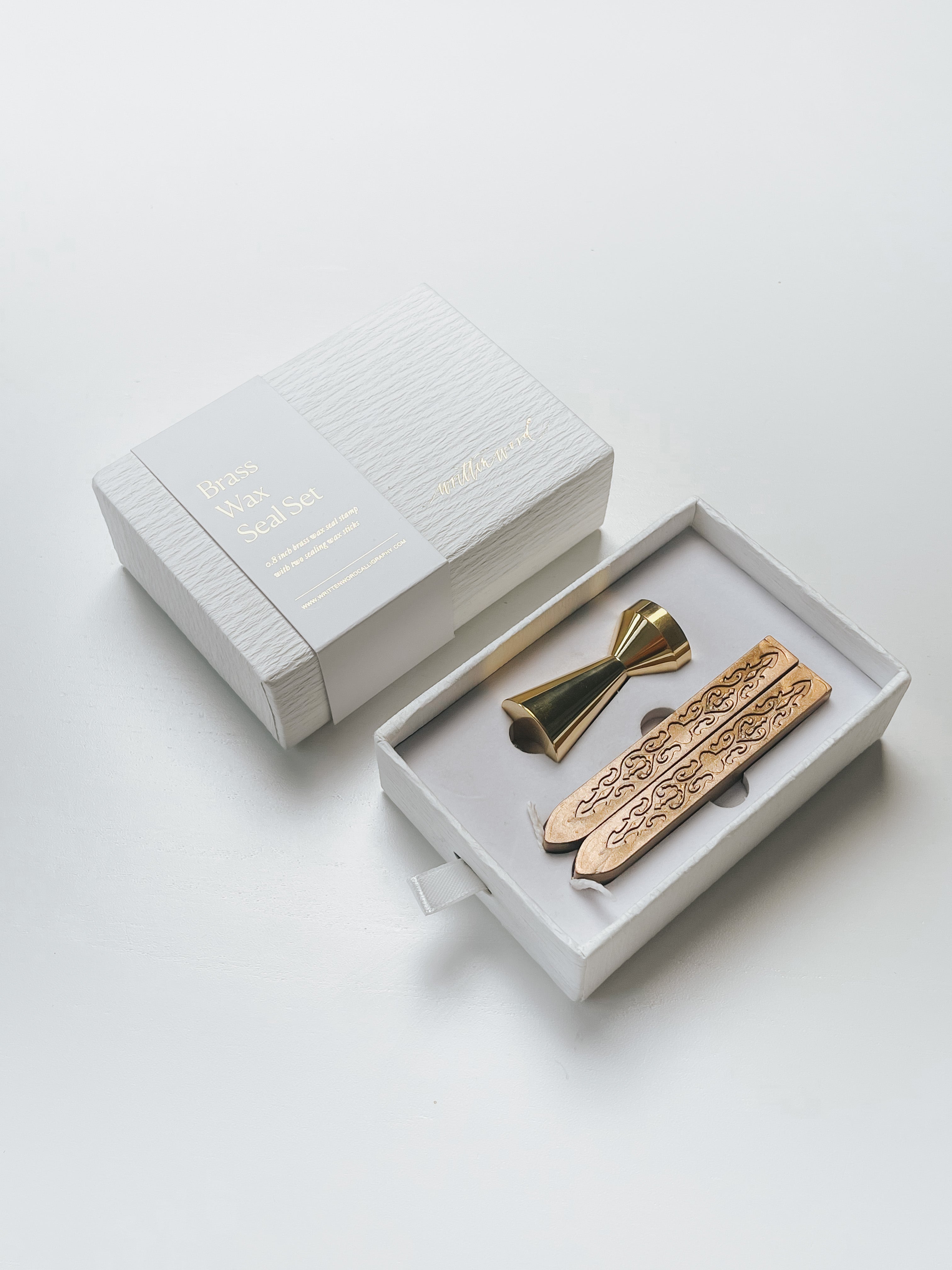 Olive Crest Wax Seal Stamp Kit for Letters, Invitations & Envelopes - Vintage Wax Seal Stamp with Handle, 6 Wax Sticks & Spoon - Perfect for Wedding, Scrapbooking & DIY Crafts