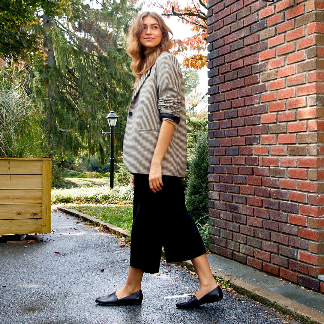 DANSKO Larisa Flat Black Wide Women's Comfort Shoes for Work, Walking & Casual Wear - Slip-Resistant & Supportive for Nurses, Teachers & Professionals