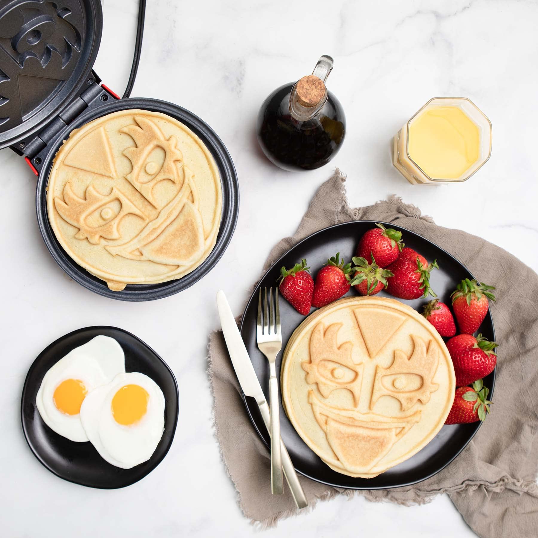 Uncanny Brands KISS Demon Waffle Maker - Official KISS Army Themed Breakfast Appliance for Fans | Perfect for Halloween Parties, Rock-Themed Events & Gift Giving