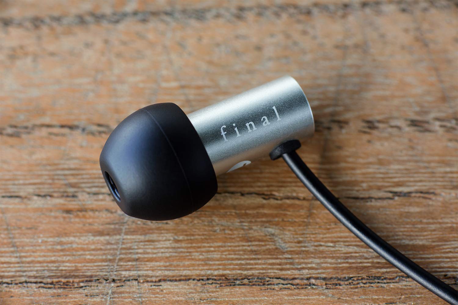 Final E2000 FI-E2DALCS High-Fidelity In-Ear Earphones with Microphone & Remote Control - Matte Silver | Perfect for Gaming, Music & Calls