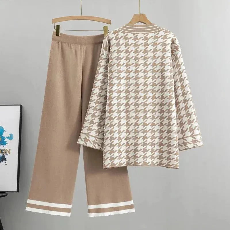 Stylish Geometric Print V-Neck Two Piece Outfit for Women - Perfect for Casual Wear, Date Nights & Summer Vacations
