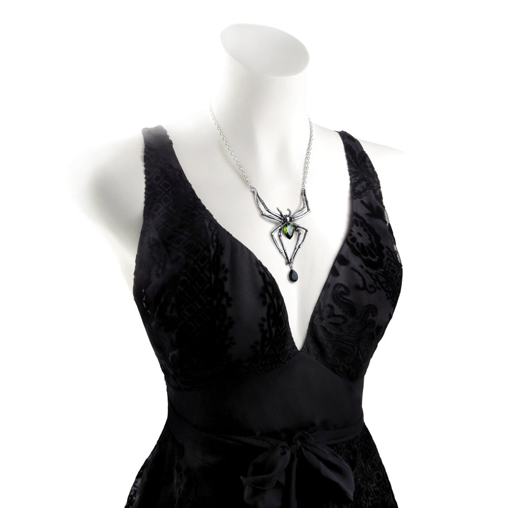 Emerald Spider Pendant Necklace - Elegant Gothic Jewelry for Women - Perfect for Halloween, Cosplay & Alternative Fashion