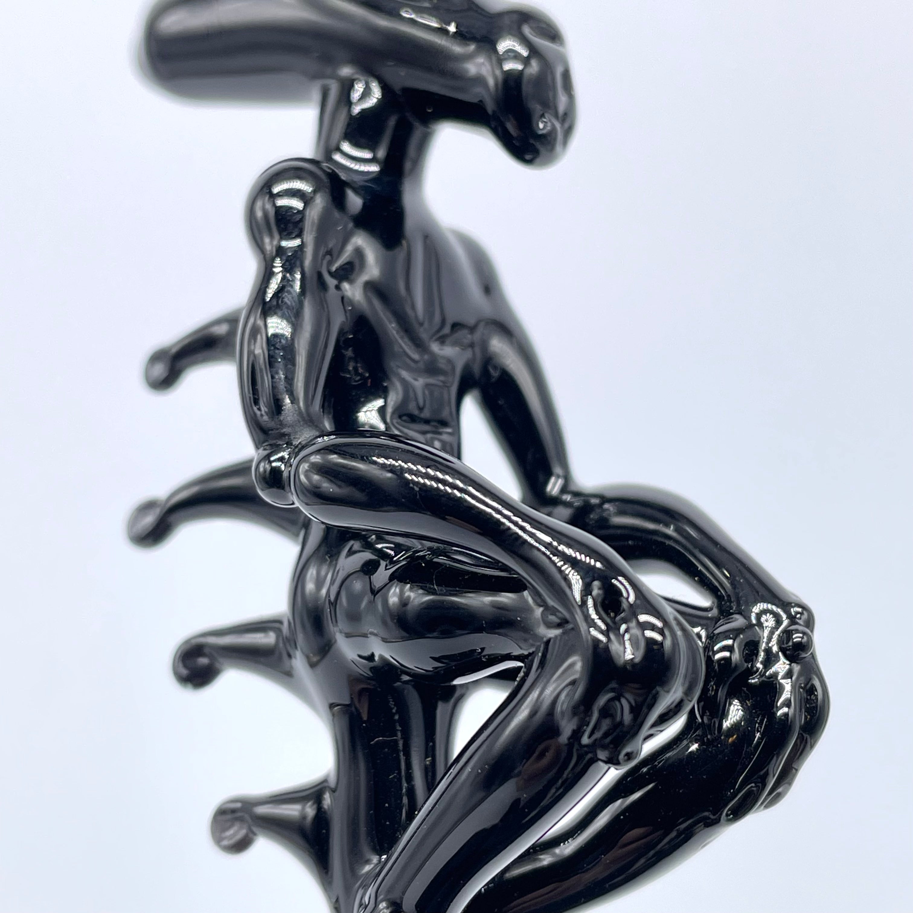 Alien Xenomorph Movie Sculpture - Highly Detailed Collectible Figurine for Sci-Fi Fans & Home Decor | Perfect for Movie Themed Rooms, Gifts & Display