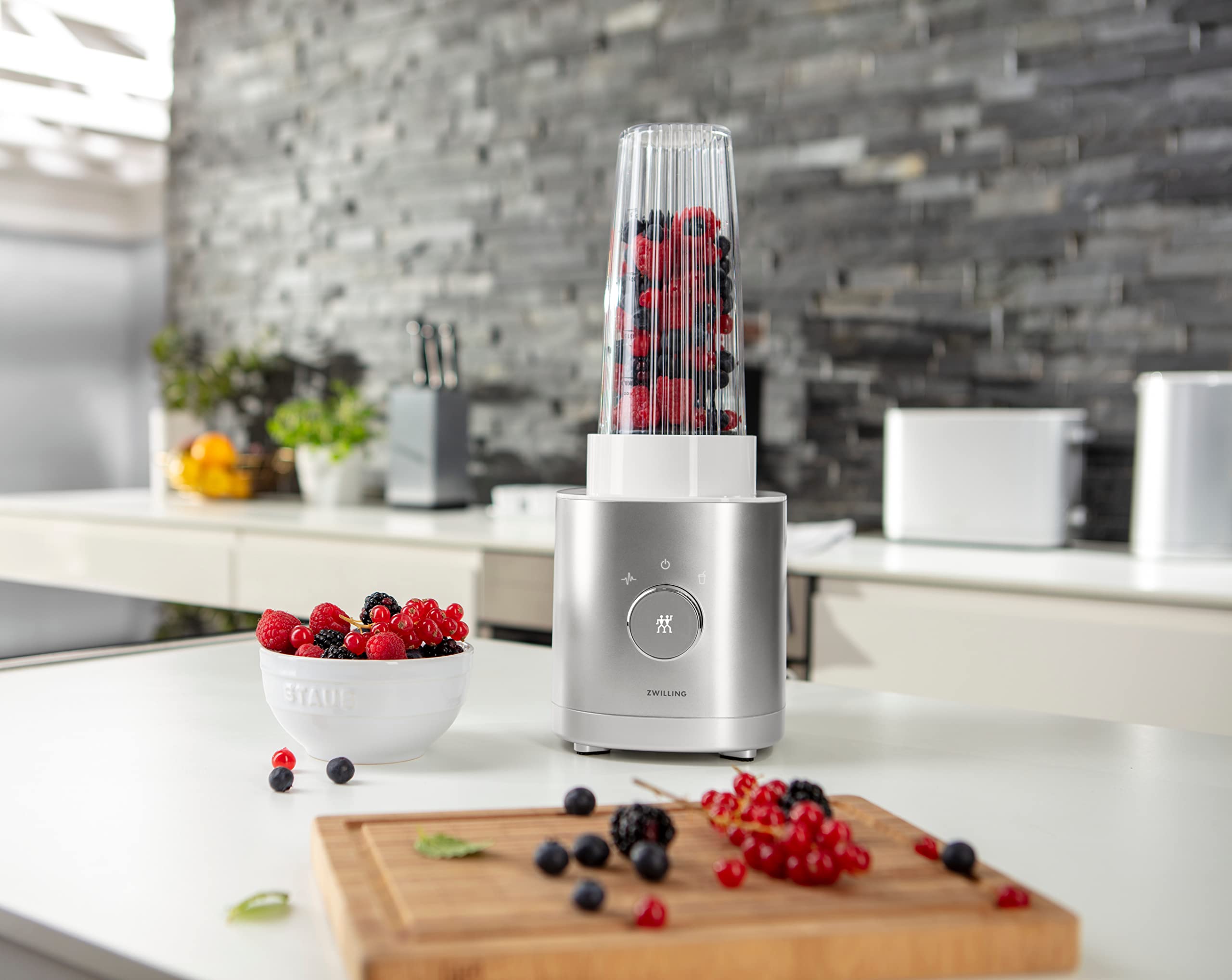 ZWILLING ENFINIGY Blender and Smoothie Maker, 600W High-Performance Motor with Stainless Steel Cross Blade, Silver – Perfect for Smoothies, Juices, and Healthy Drinks at Home