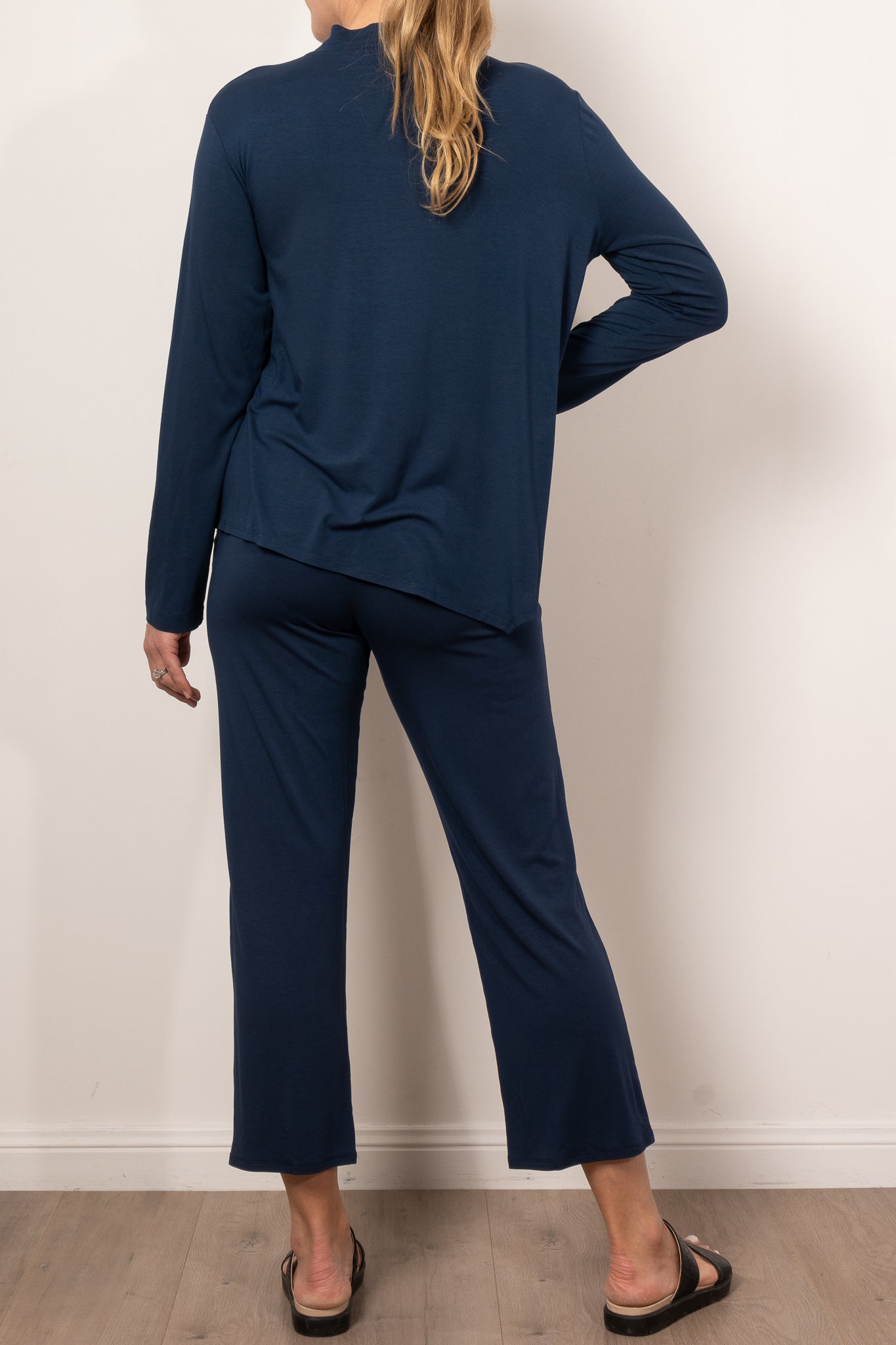 Mela Purdie Women's 3/4 Length Yoga Pants - Soft Matte Jersey Fabric for Workout & Lounge Wear - Perfect for Yoga, Pilates & Casual Comfort