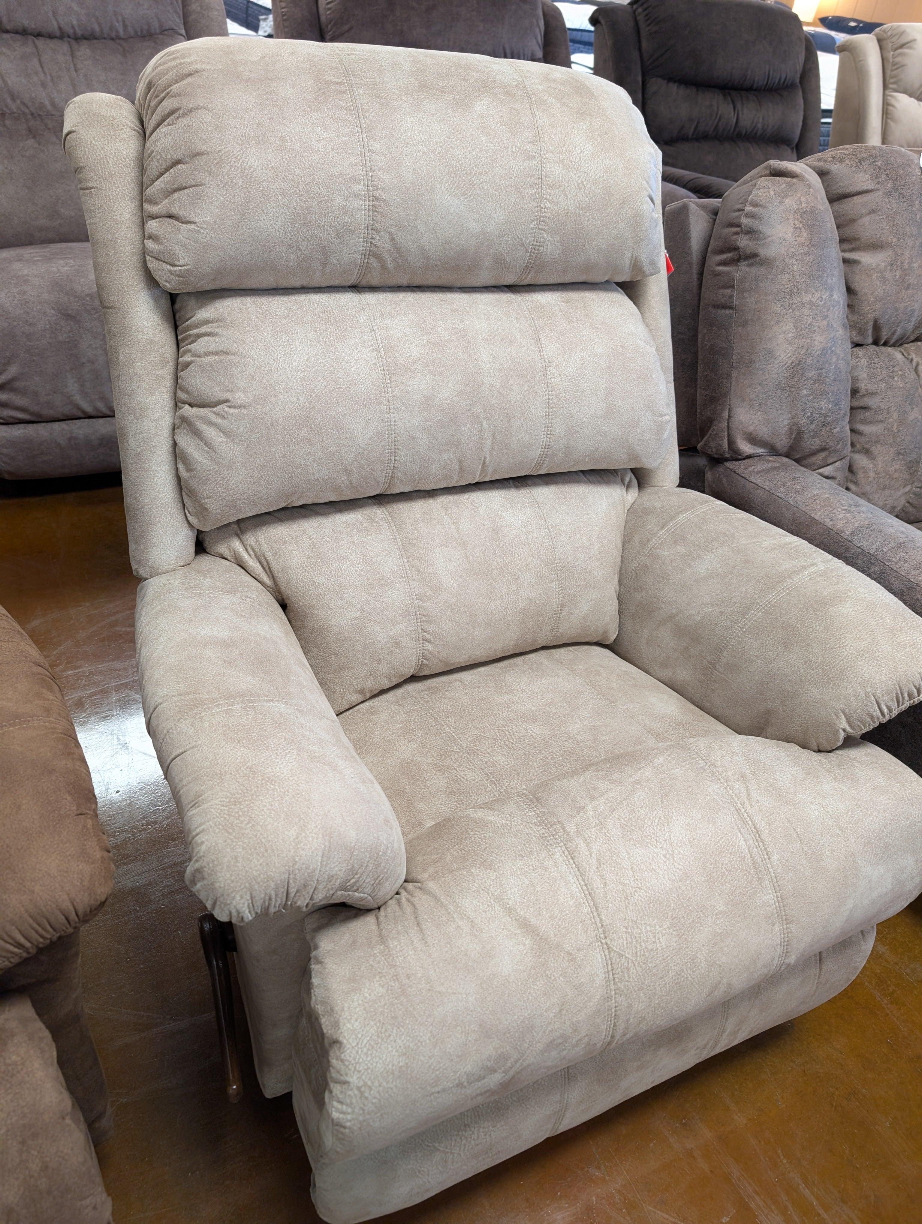 Astor Recliner 519 10 C2037 62 - Premium Comfort Reclining Chair for Living Room, Home Theater & Office - Ergonomic Design with Soft Cushions - Perfect for Relaxing, Watching TV & Napping