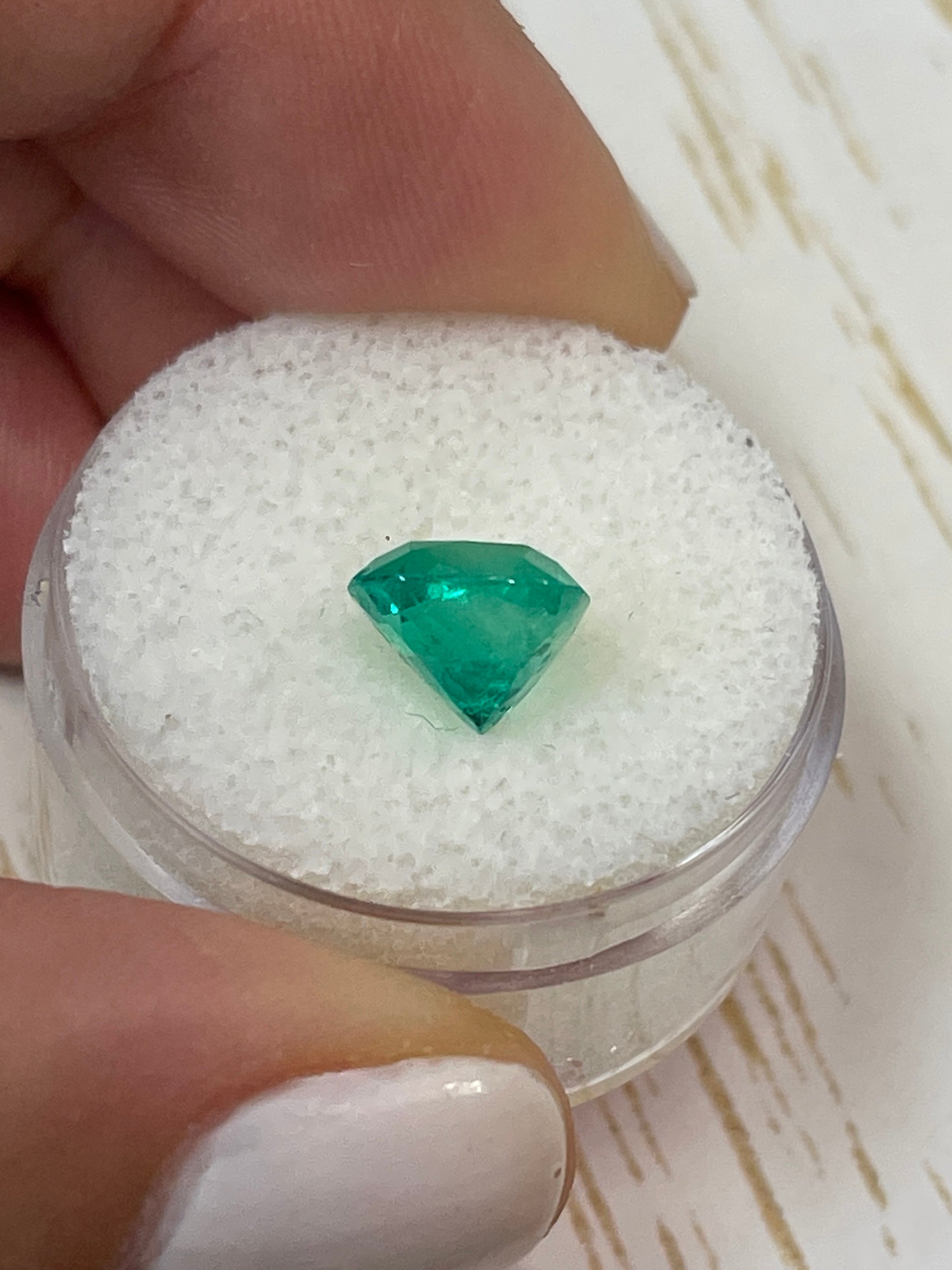 2.63 Carat Natural Colombian Emerald - 8.5x8.5mm Loose Cushion Cut Gemstone for Jewelry Making, Engagement Rings & Luxury Gifts