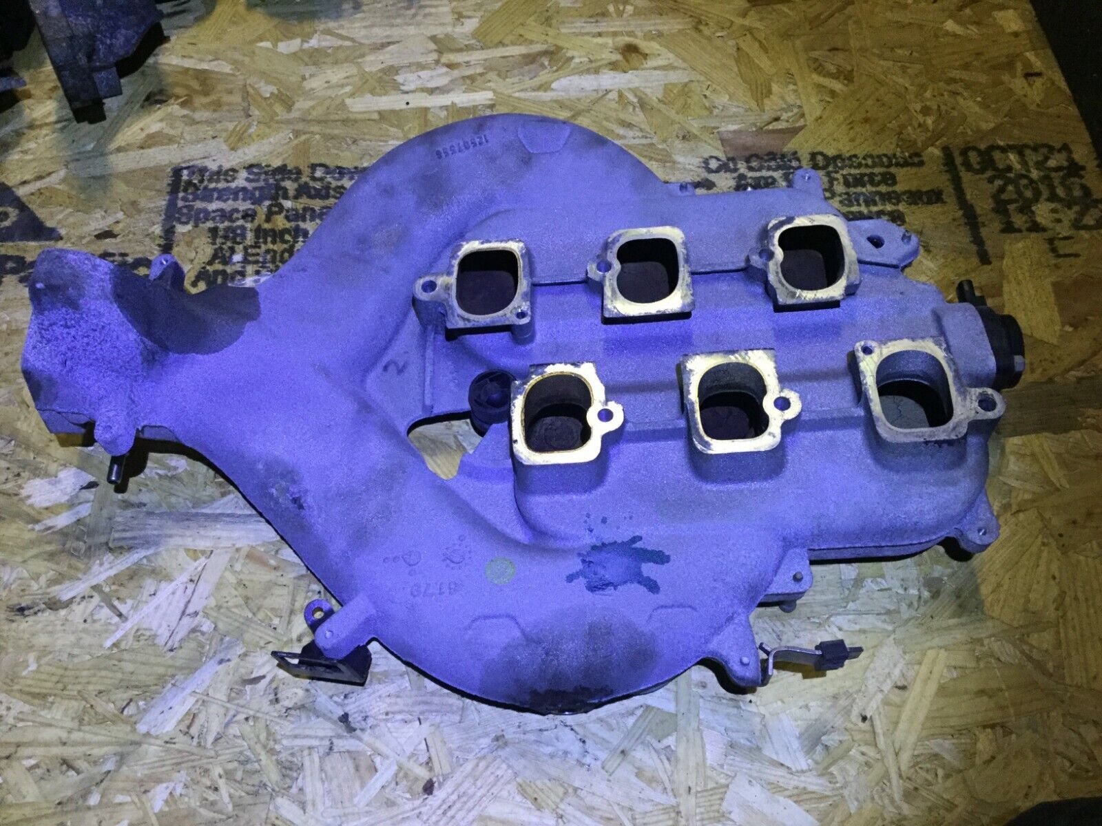 04-07 Cadillac CTS 2.8L Upper Intake Manifold OEM Replacement Part - Perfect for Engine Performance Upgrade & Repair