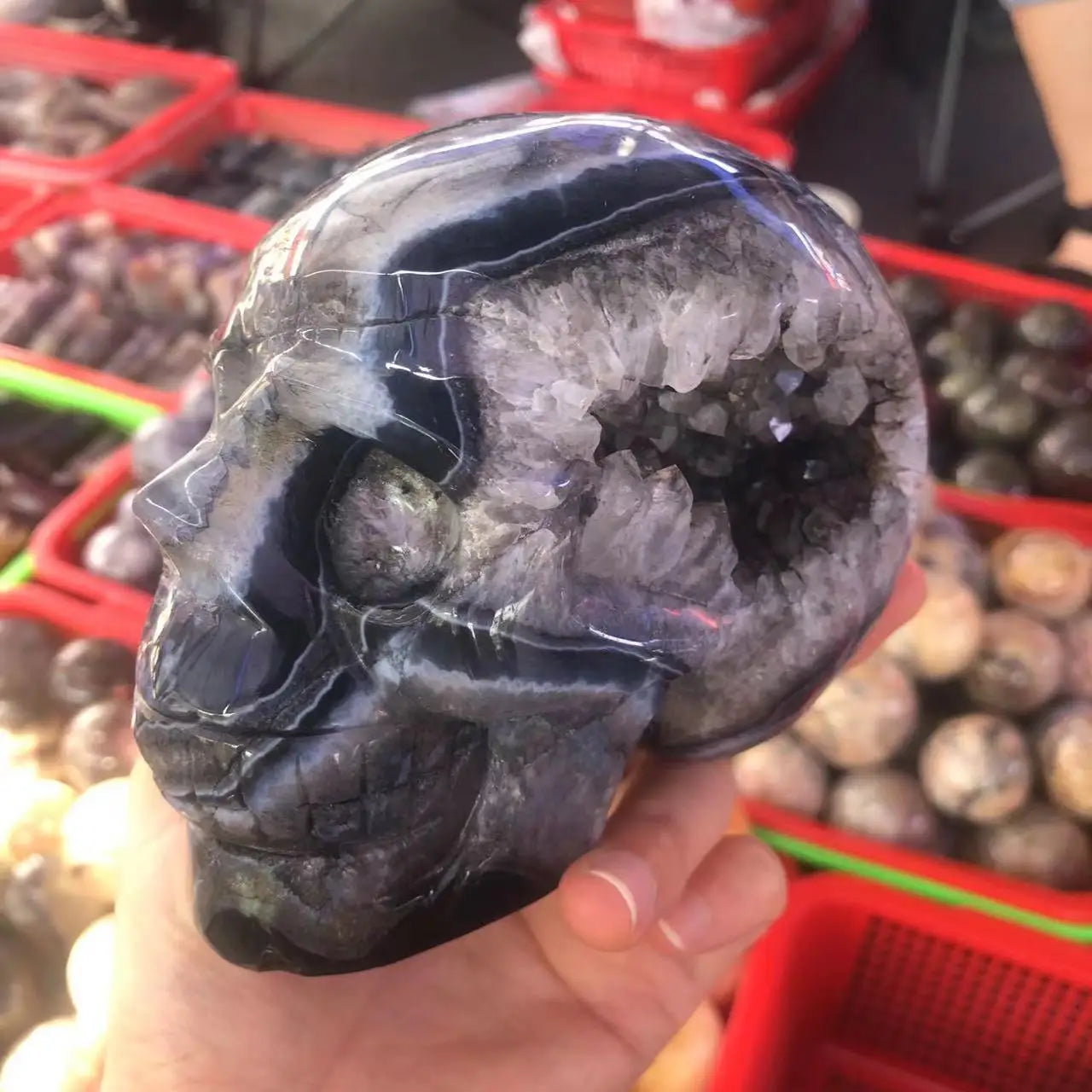 Natural Black Agate Skull Geode Crystal - Feng Shui Healing Stone for Reiki Meditation, Positive Energy Home Decor for Living Room & Office Space