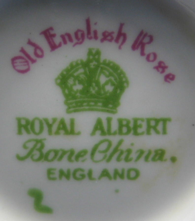 Royal Albert Old English Rose Cream and Sugar Set with Brushed Gold Trim - Vintage 1940s Tea Service for Afternoon Tea & Elegant Entertaining
