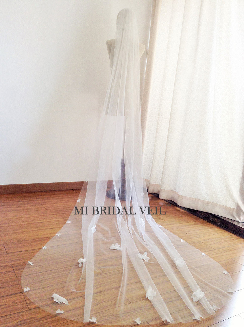 Handmade Boho Wedding Veil with Floral Petals - Elegant Beach Bridal Accessory for Outdoor Ceremonies & Photoshoots