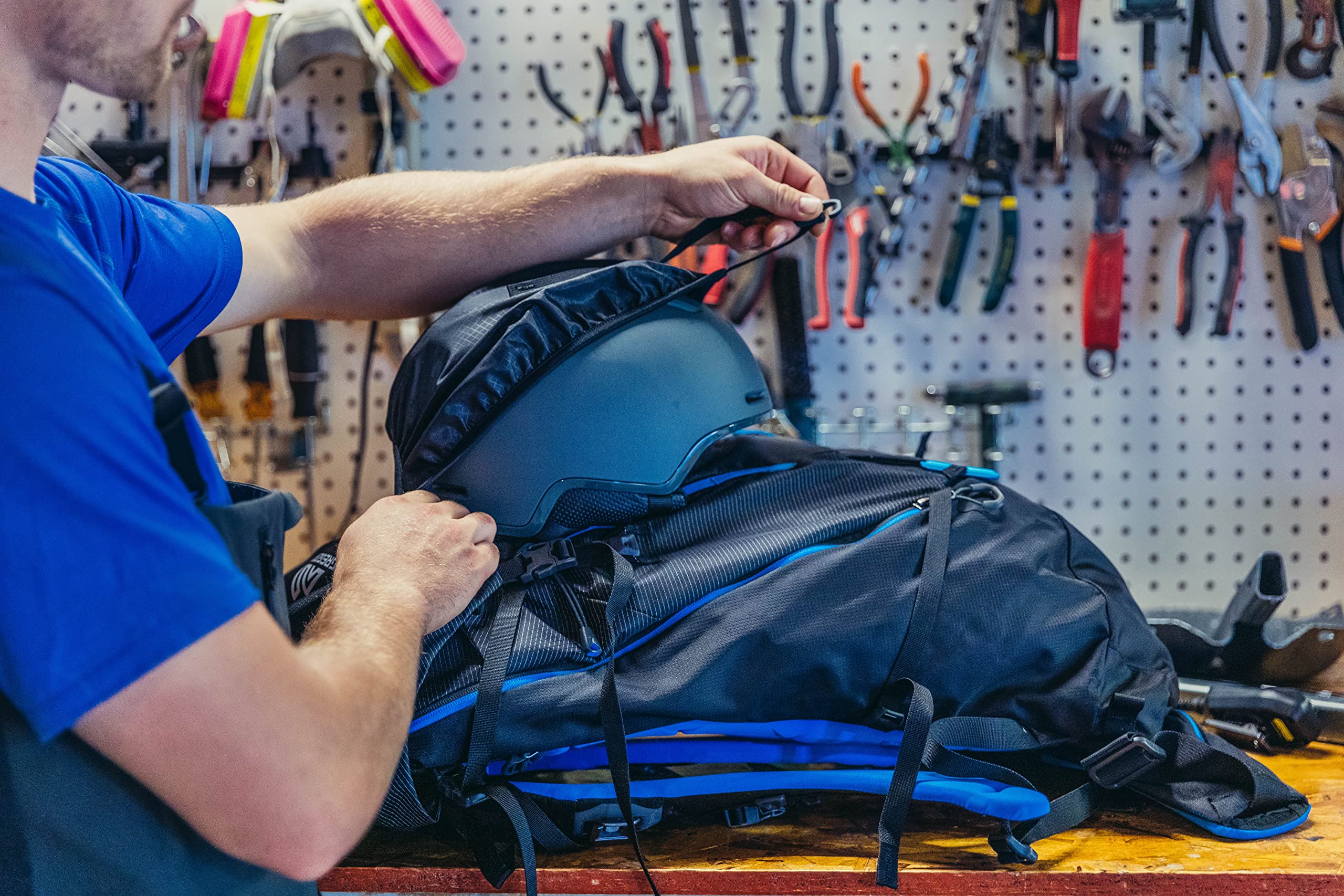 Gregory Mountain Products Targhee 35L Backpack for Alpine Skiing & Hiking - Durable Water-Resistant Daypack for Outdoor Adventures