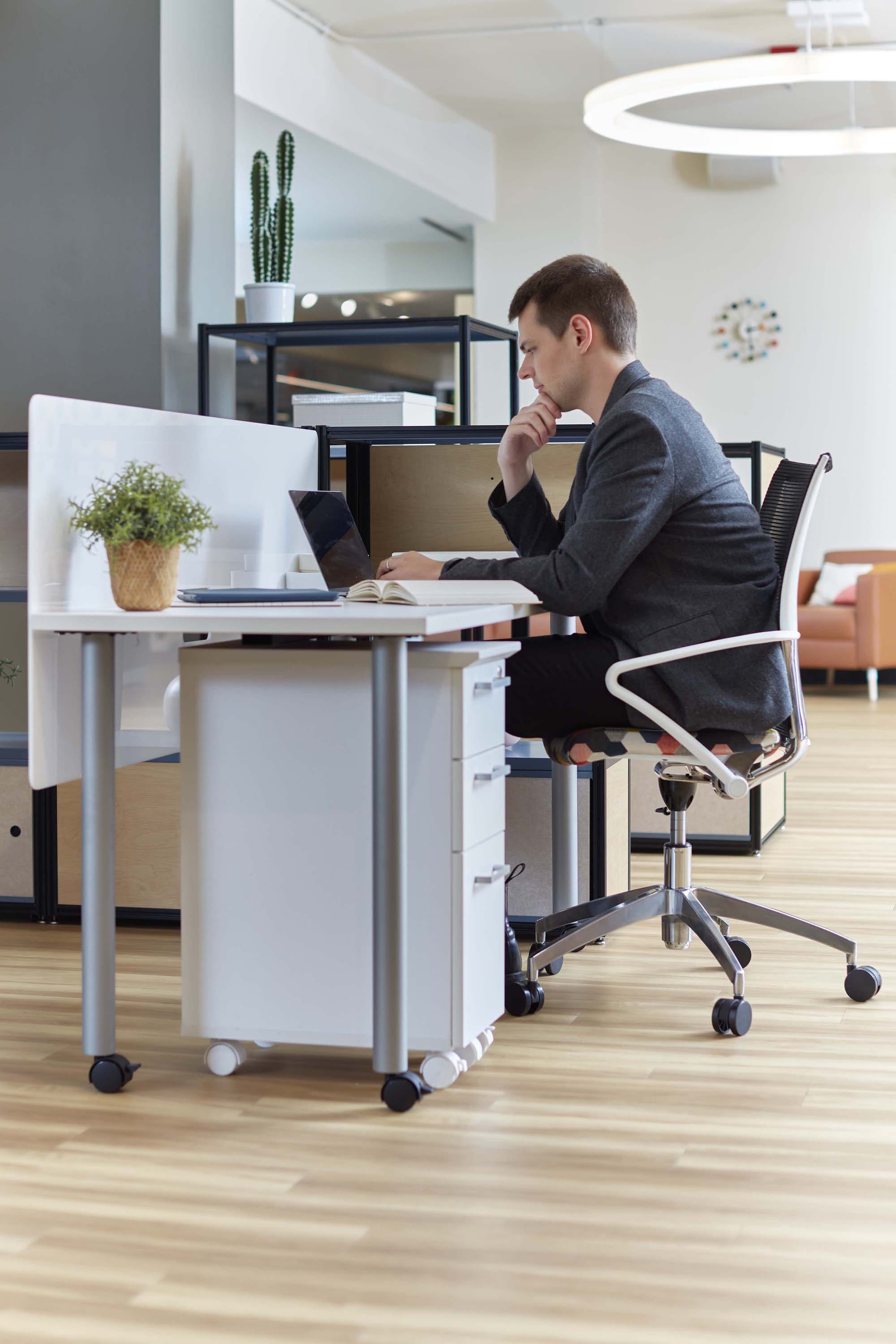 Safco 7516 Desktop Privacy & Wellness Panel - 47.5