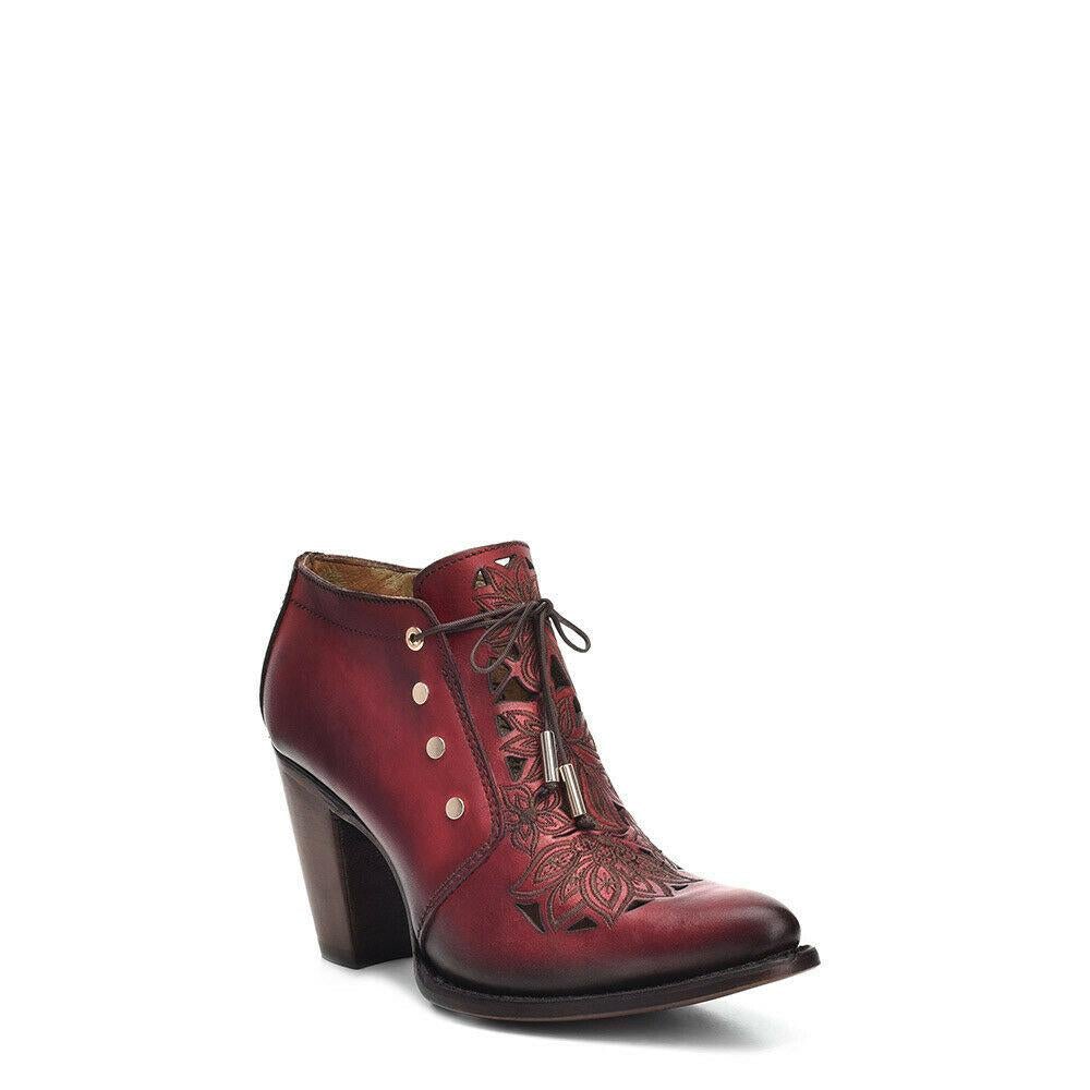 **Western Leather Ankle Boots for Women - Fashionable Cowgirl Boots with Comfortable Fit - Perfect for Rodeo, Country Music Festivals & Casual Outings**