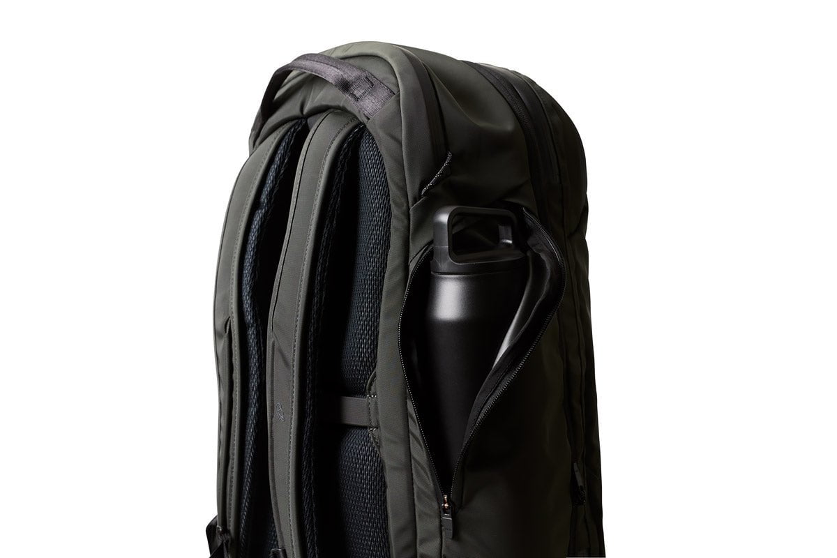 Bellroy Transit Travel Pack Pro - Premium Waterproof Backpack for Travel & Commuting | Durable & Stylish Carry-On Backpack for Men & Women | Perfect for Business Trips, Hiking & Daily Use